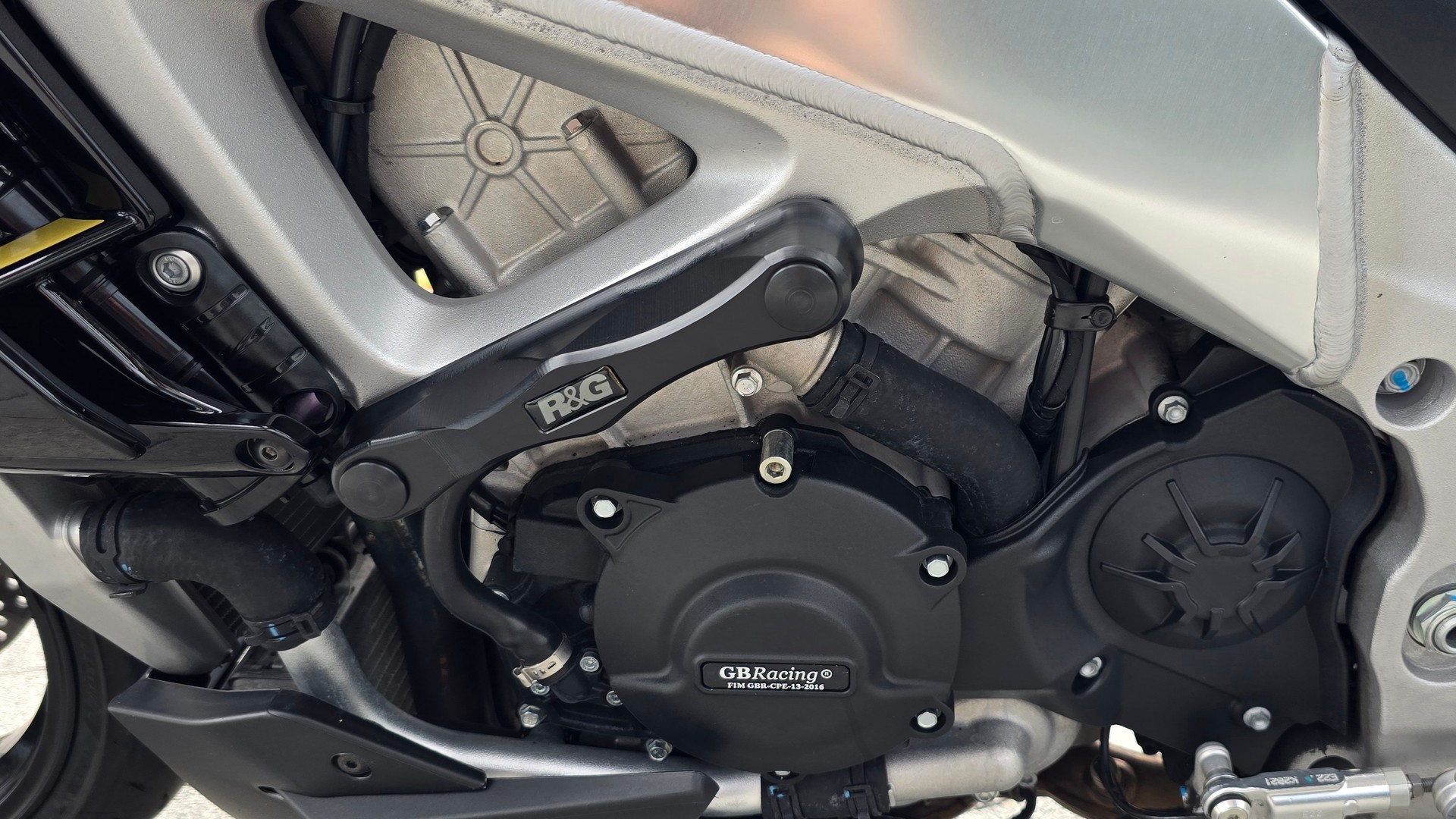 APRILIA Tuono V4 1100 Factory-image-10