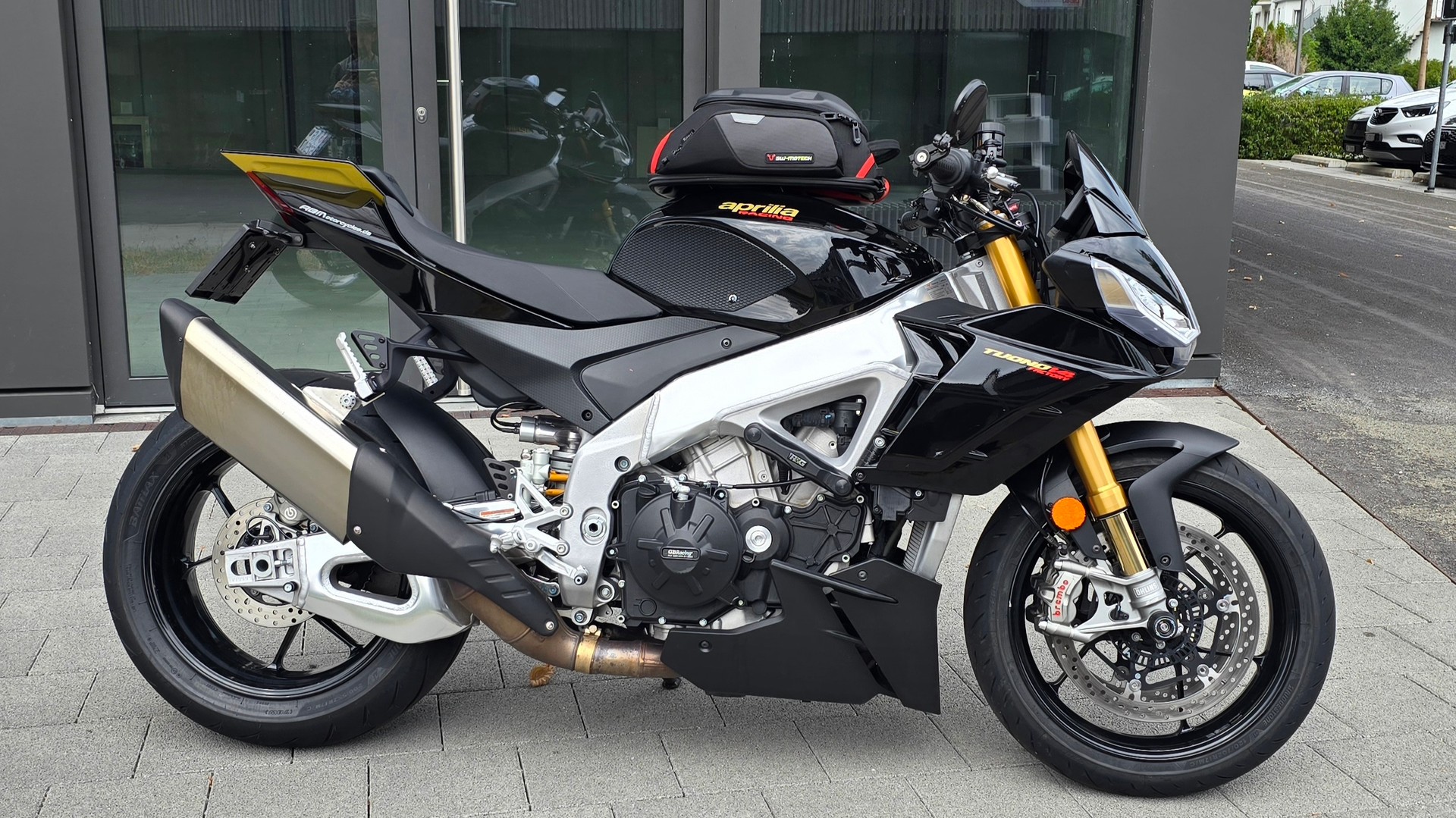 APRILIA Tuono V4 1100 Factory-image-13