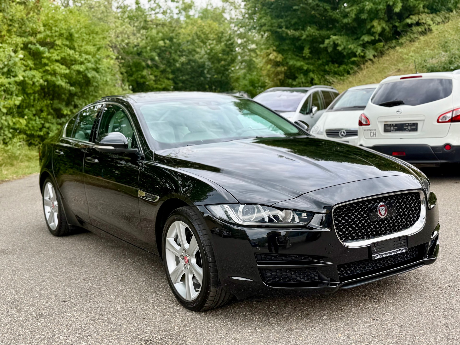 JAGUAR XE 20d Portfolio AWD Automat-image-6