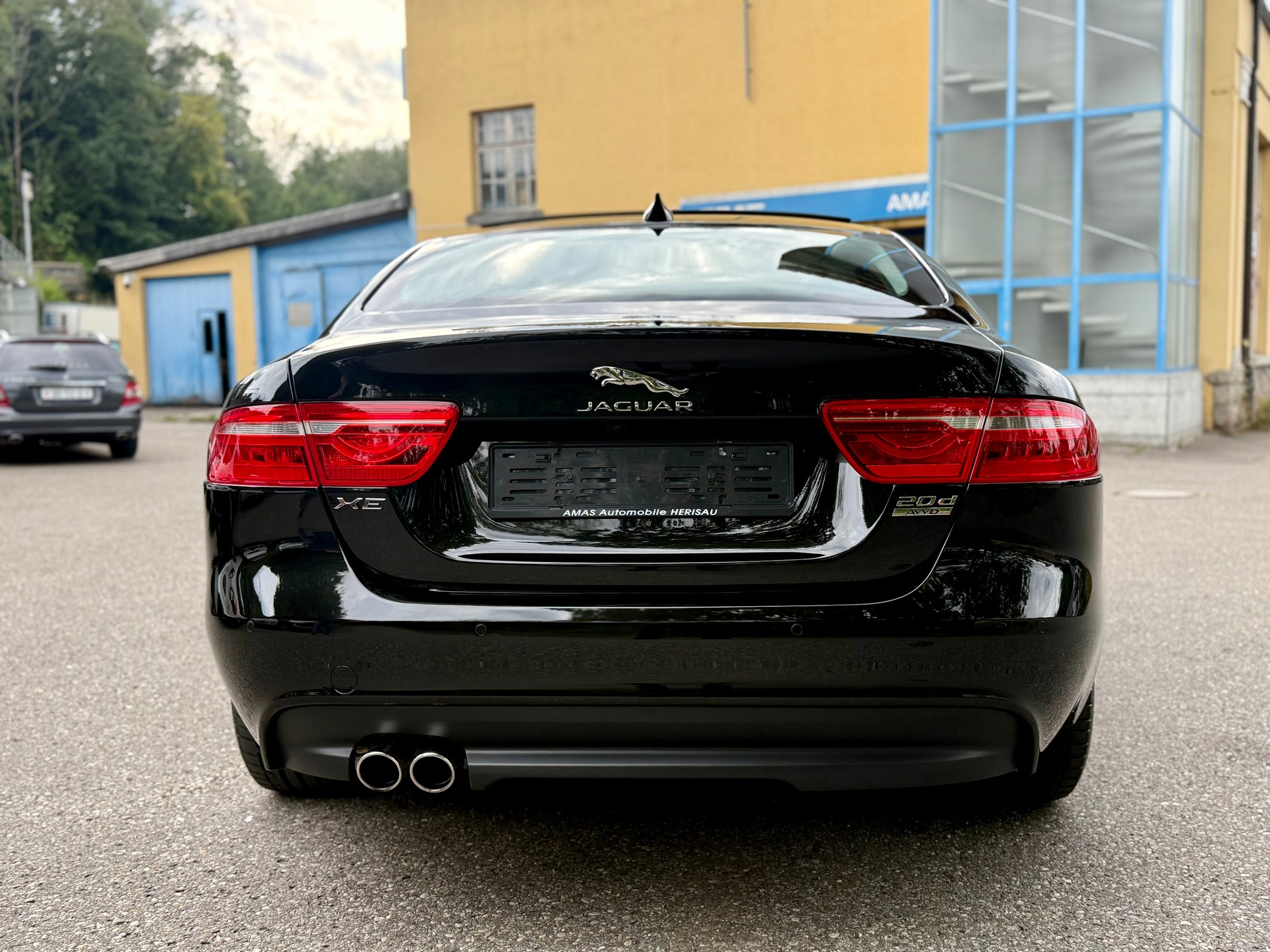 JAGUAR XE 20d Portfolio AWD Automat-image-3