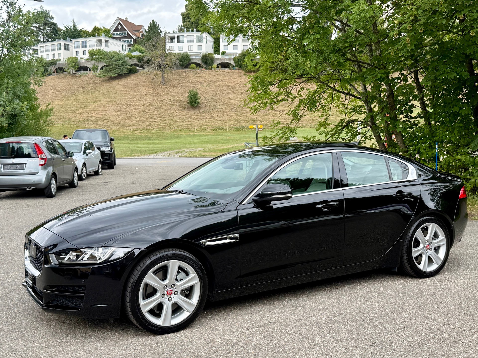 JAGUAR XE 20d Portfolio AWD Automat-image-1