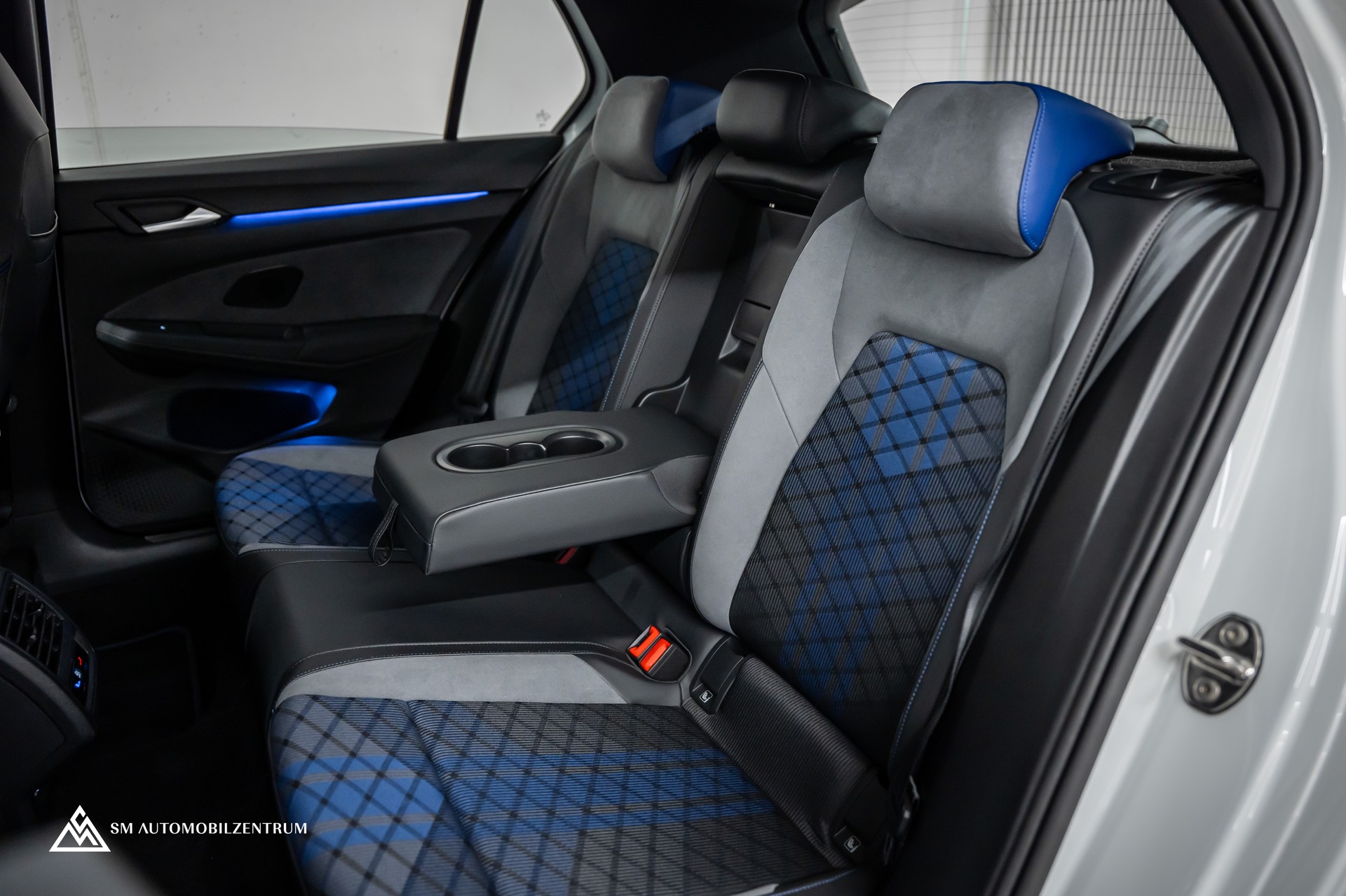 VW Golf VIII 2.0 TSI R DSG 4motion R-Performance / Facelift / Harman&Kardon / 19'' Estoril Räder / Rückfahrkamera-image-22