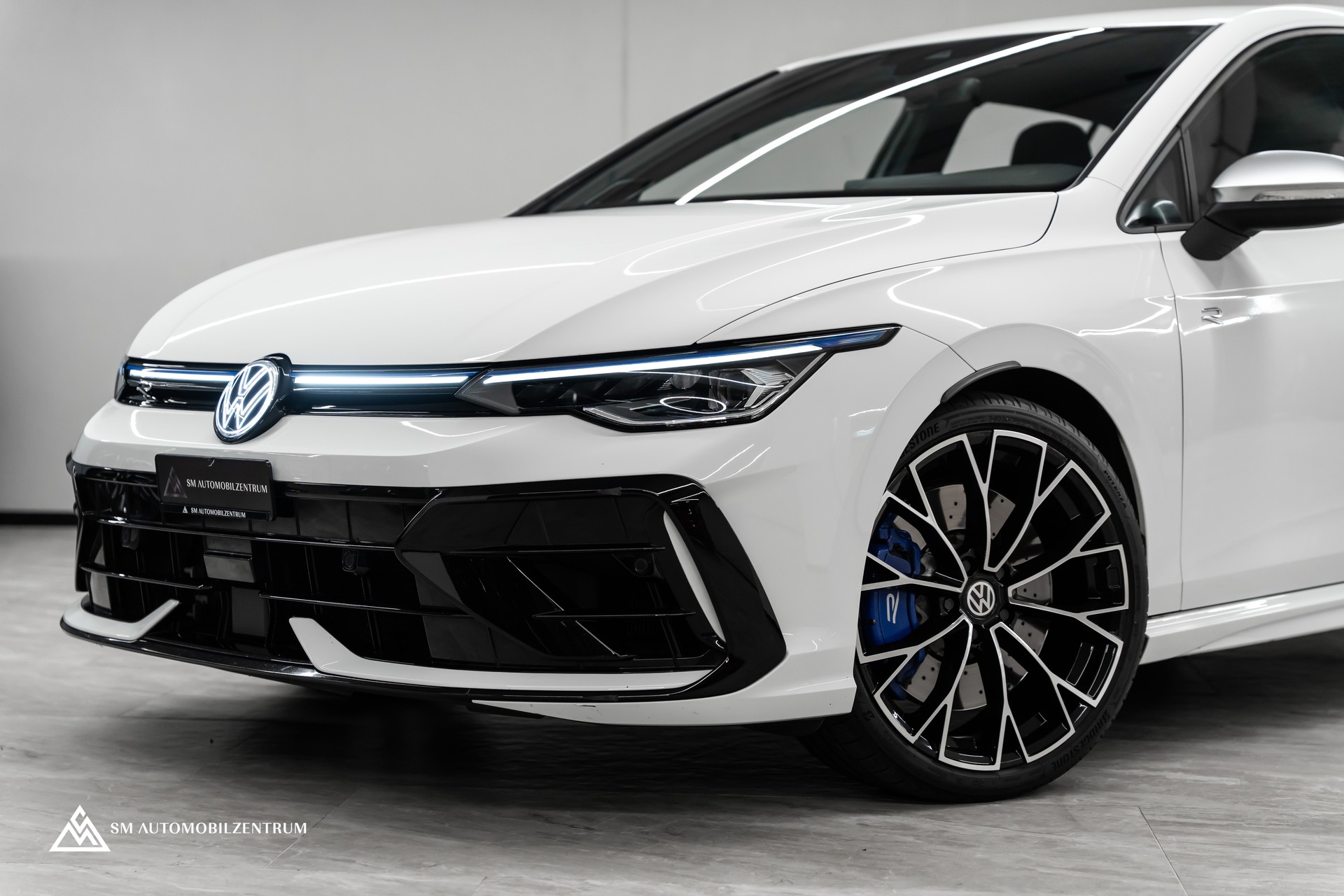 VW Golf VIII 2.0 TSI R DSG 4motion R-Performance / Facelift / Harman&Kardon / 19'' Estoril Räder / Rückfahrkamera-image-4