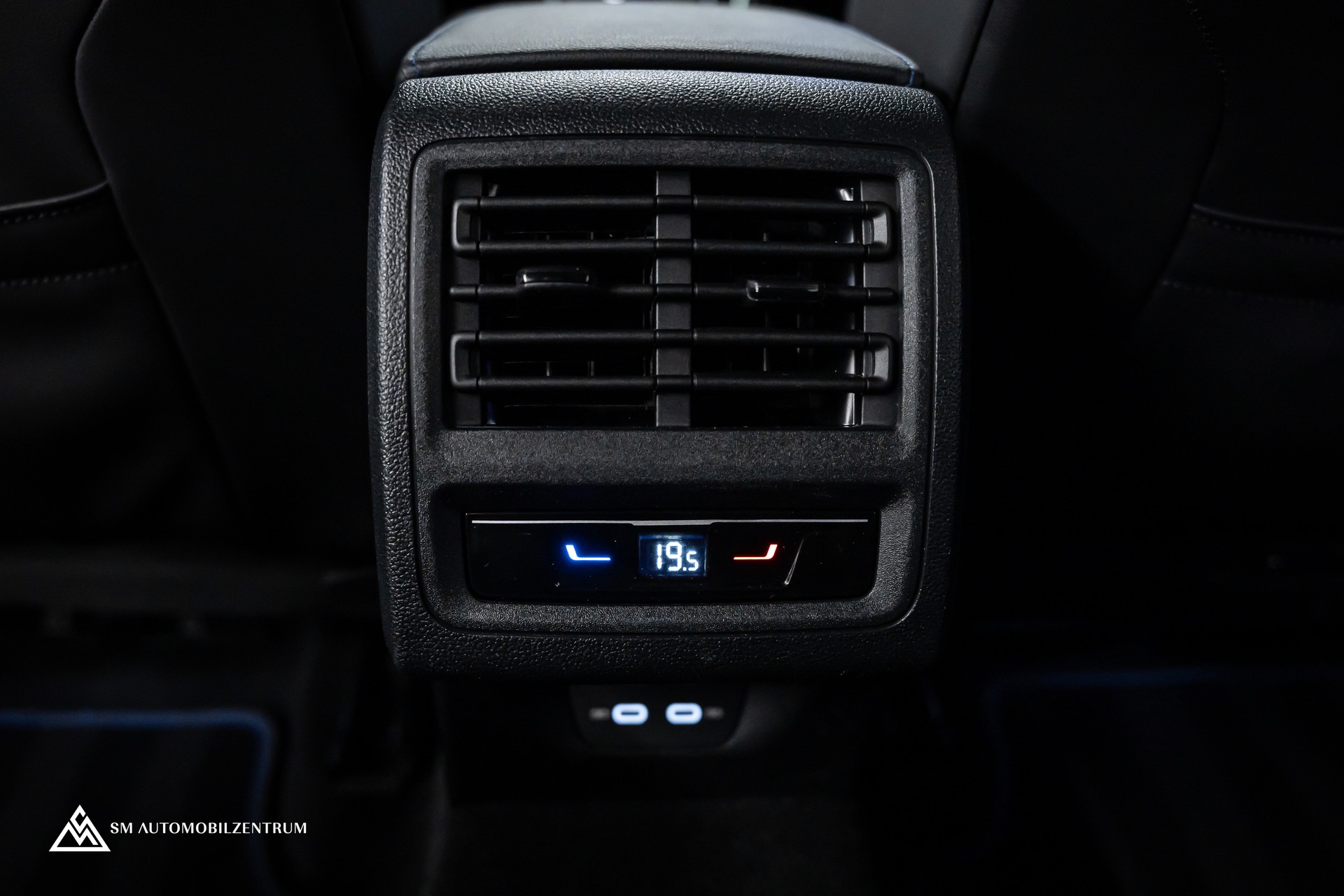 VW Golf VIII 2.0 TSI R DSG 4motion R-Performance / Facelift / Harman&Kardon / 19'' Estoril Räder / Rückfahrkamera-image-23