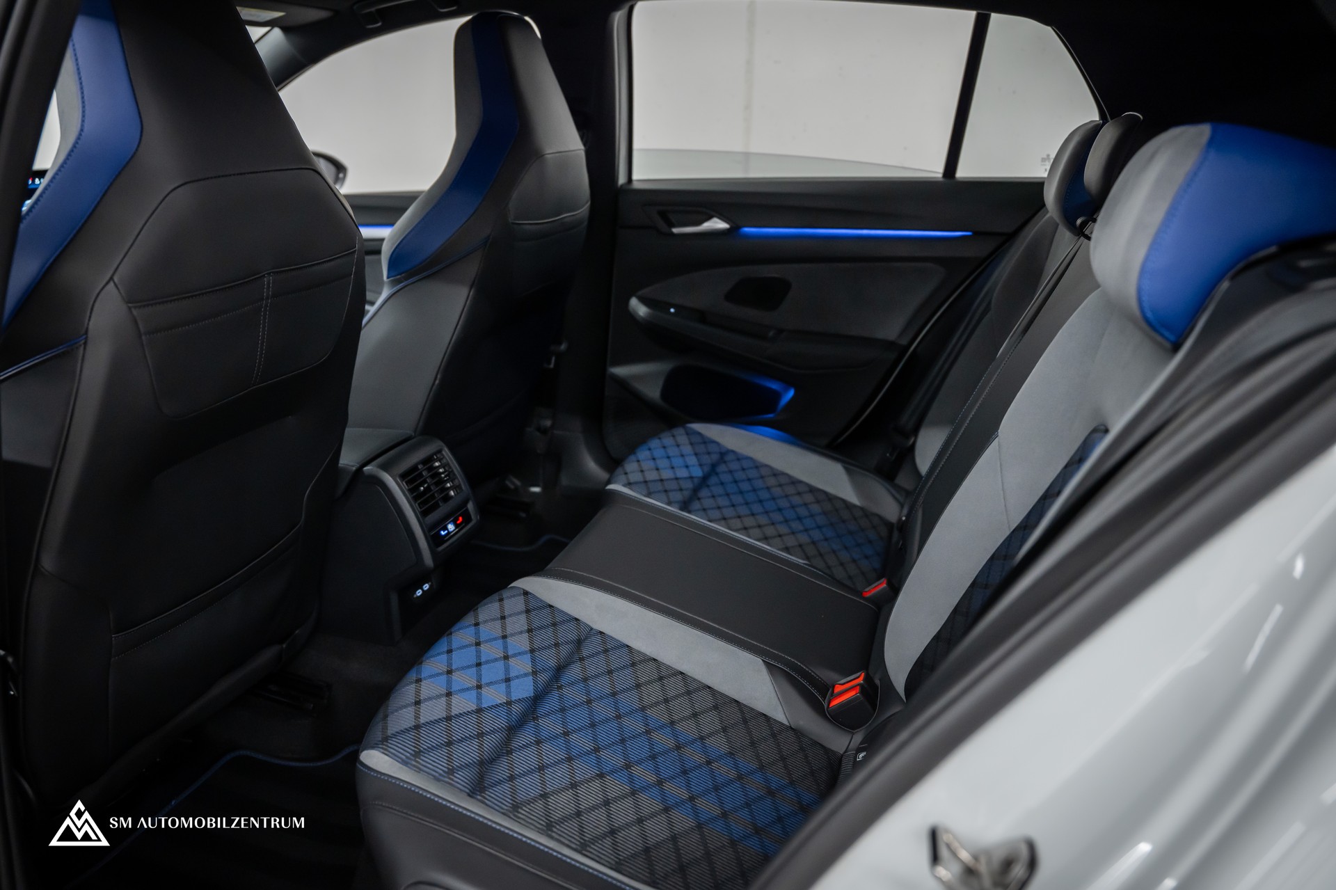 VW Golf VIII 2.0 TSI R DSG 4motion R-Performance / Facelift / Harman&Kardon / 19'' Estoril Räder / Rückfahrkamera-image-21