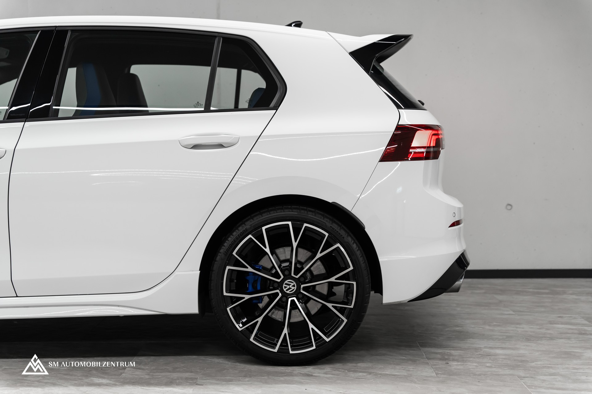 VW Golf VIII 2.0 TSI R DSG 4motion R-Performance / Facelift / Harman&Kardon / 19'' Estoril Räder / Rückfahrkamera-image-8