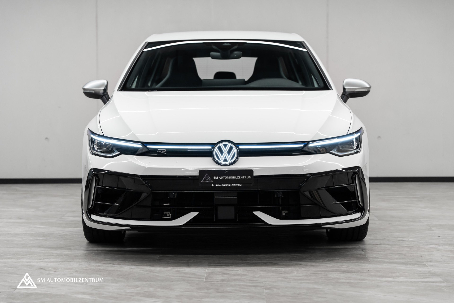 VW Golf VIII 2.0 TSI R DSG 4motion R-Performance / Facelift / Harman&Kardon / 19'' Estoril Räder / Rückfahrkamera-showroom-element-1