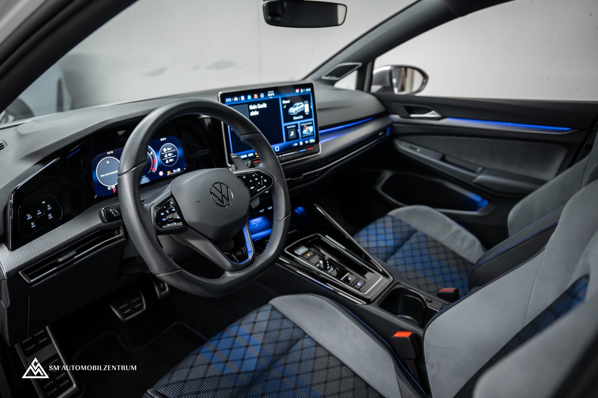 VW Golf VIII 2.0 TSI R DSG 4motion R-Performance / Facelift / Harman&Kardon / 19'' Estoril Räder / Rückfahrkamera-image-17