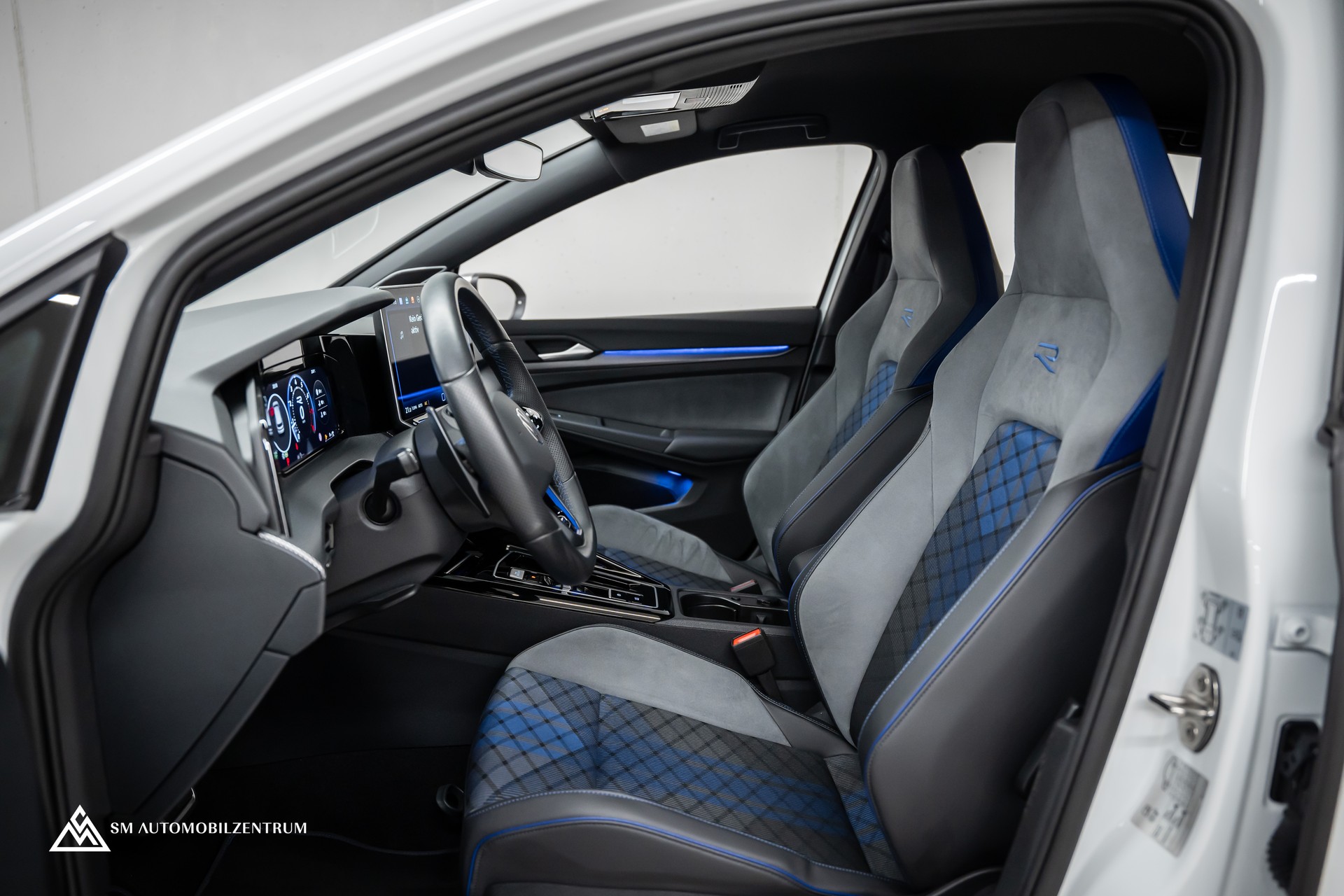 VW Golf VIII 2.0 TSI R DSG 4motion R-Performance / Facelift / Harman&Kardon / 19'' Estoril Räder / Rückfahrkamera-image-18