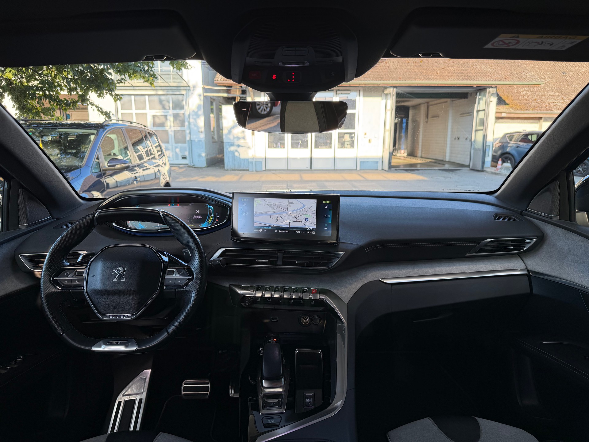 PEUGEOT 3008 300e Hybrid4 GT Pack EAT8-image-12