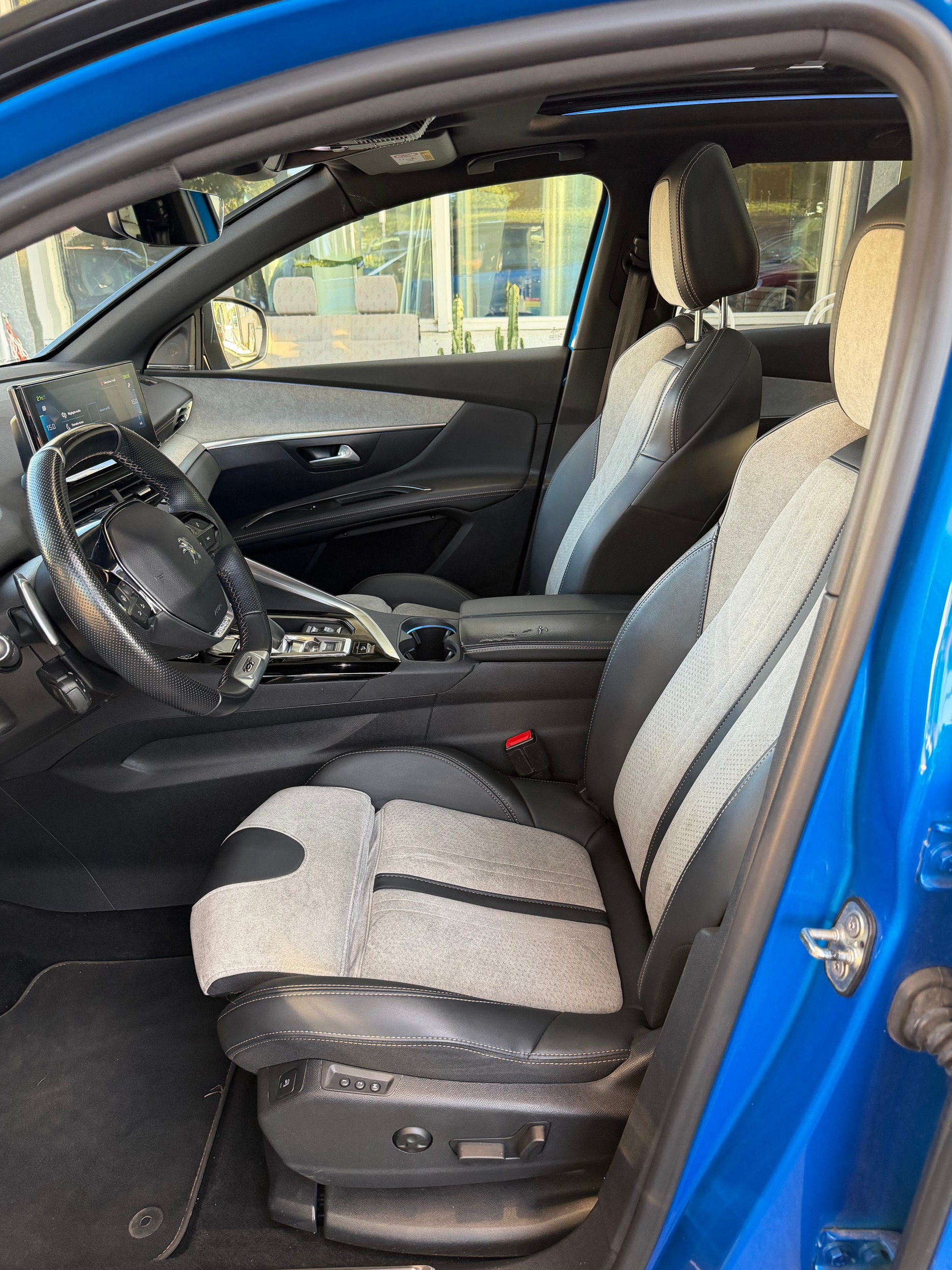 PEUGEOT 3008 300e Hybrid4 GT Pack EAT8-image-7