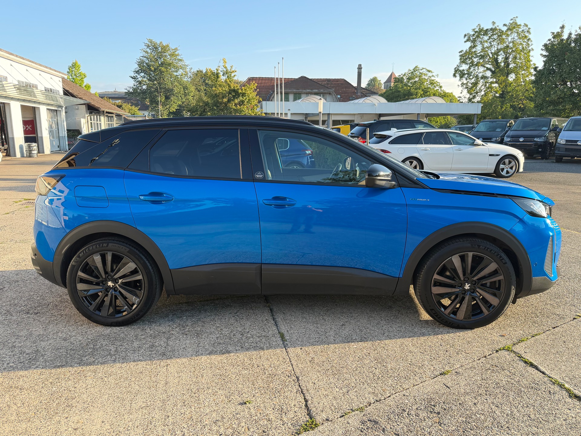 PEUGEOT 3008 300e Hybrid4 GT Pack EAT8-image-4