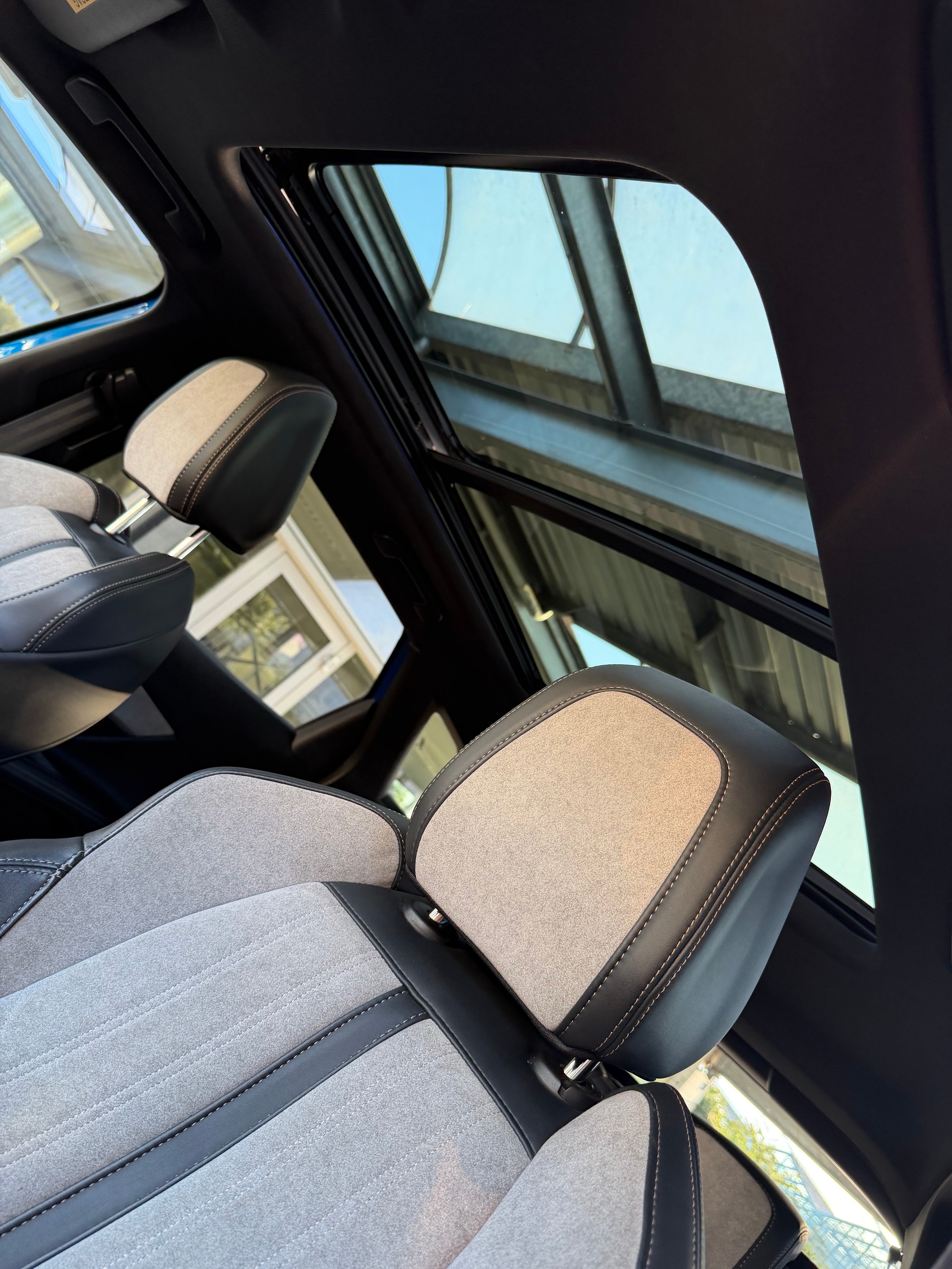 PEUGEOT 3008 300e Hybrid4 GT Pack EAT8-image-9