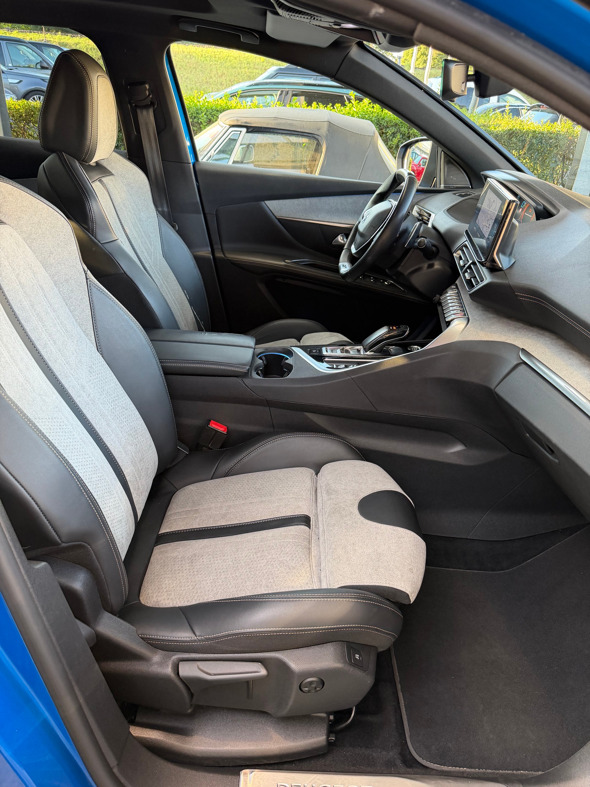 PEUGEOT 3008 300e Hybrid4 GT Pack EAT8-image-14