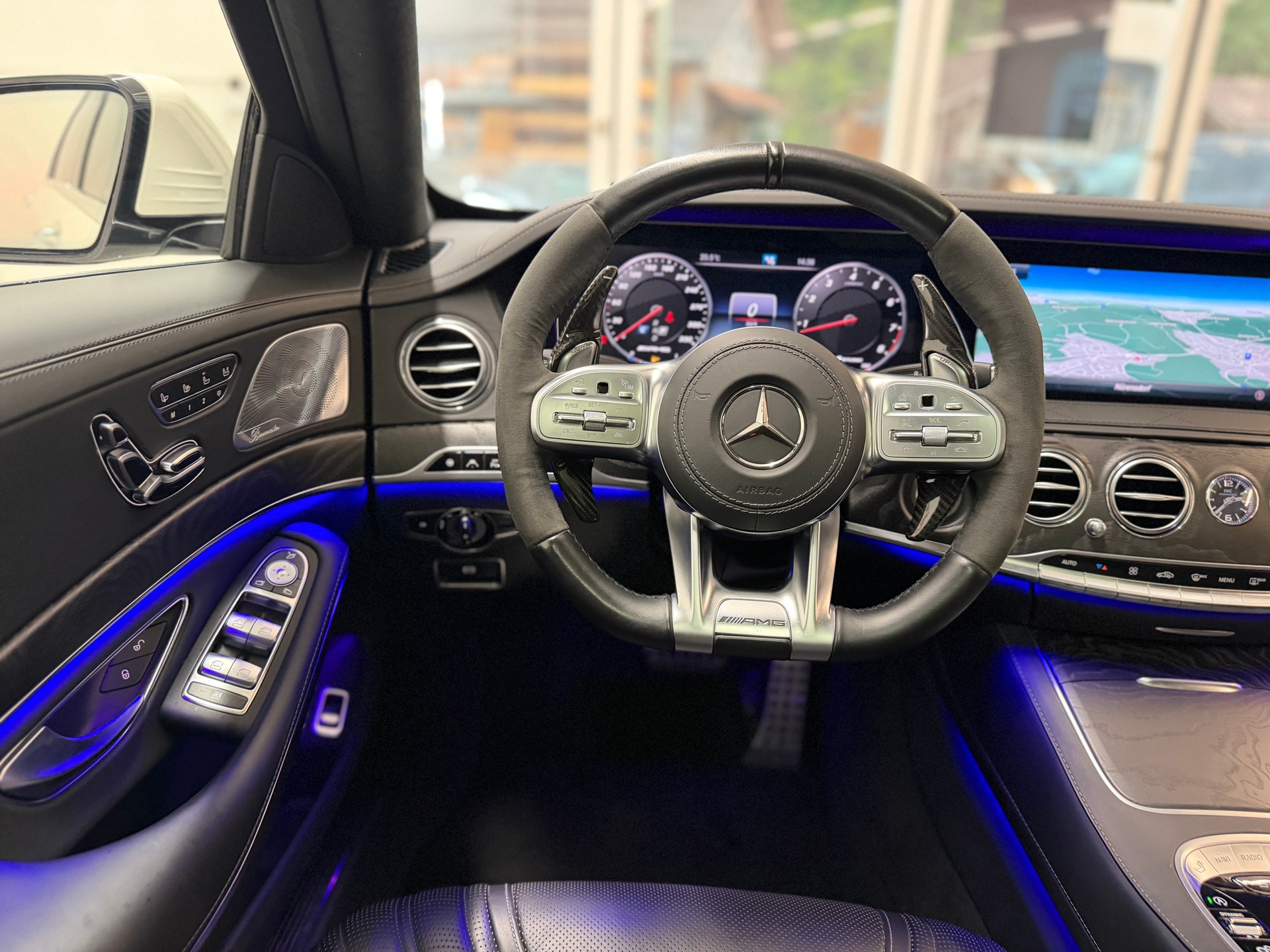 MERCEDES-BENZ S 63 V8 AMG 4matic+ lang-image-15