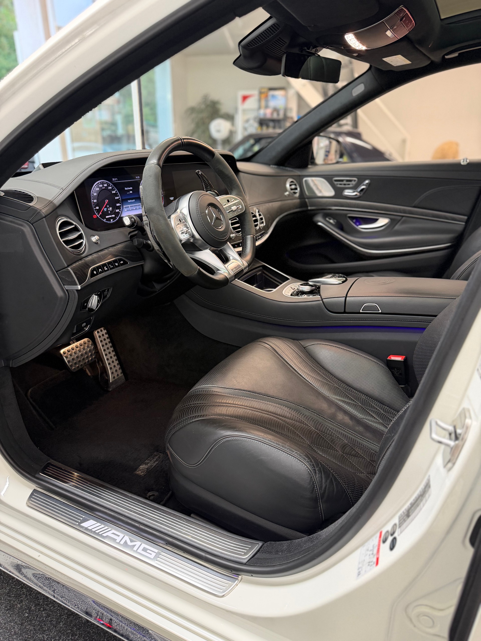 MERCEDES-BENZ S 63 V8 AMG 4matic+ lang-image-8