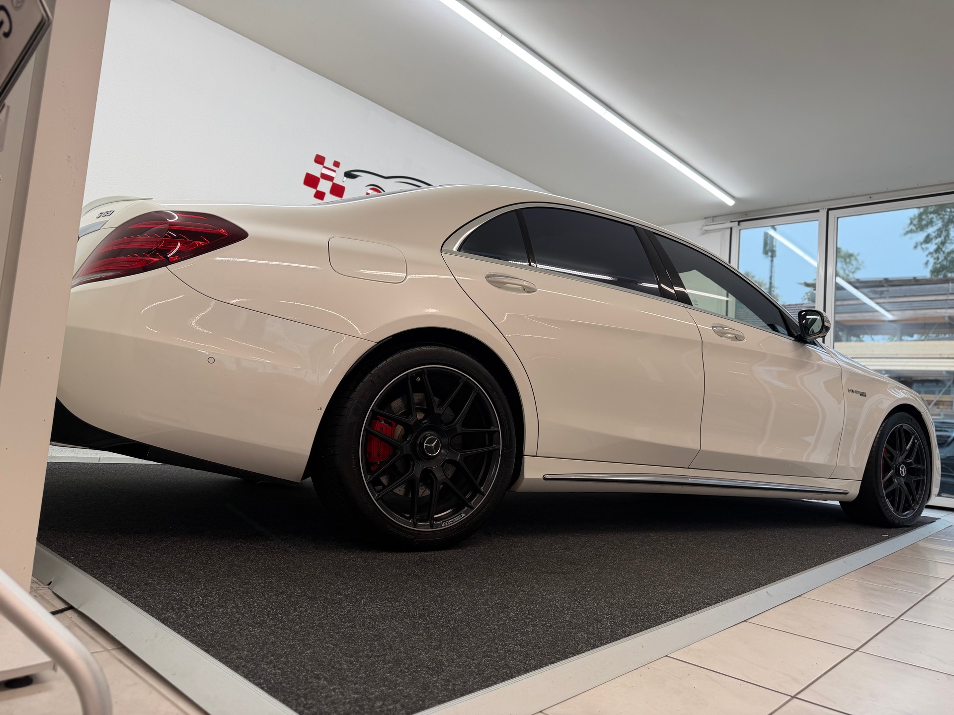 MERCEDES-BENZ S 63 V8 AMG 4matic+ lang-image-5