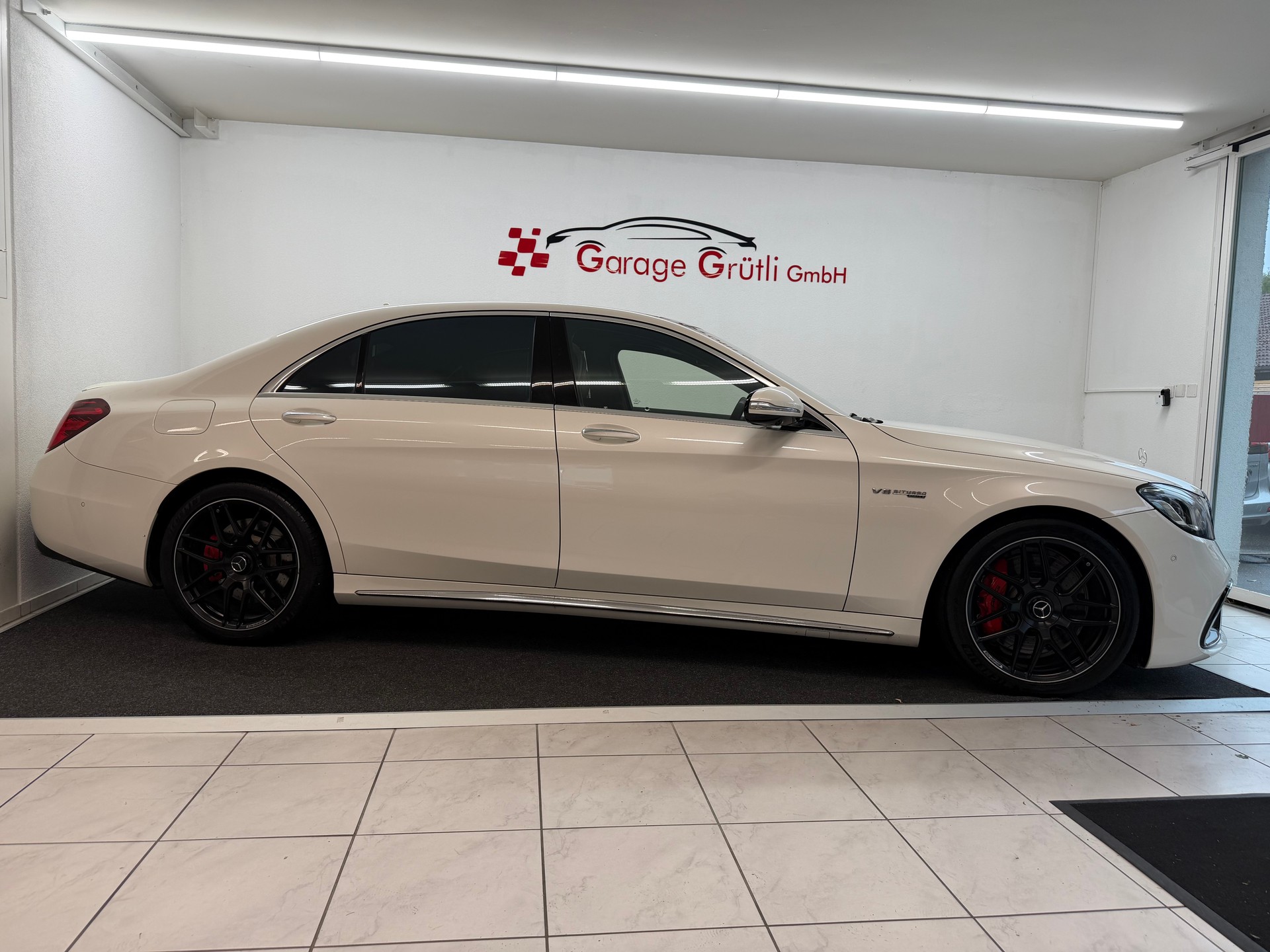 MERCEDES-BENZ S 63 V8 AMG 4matic+ lang-showroom-element-2