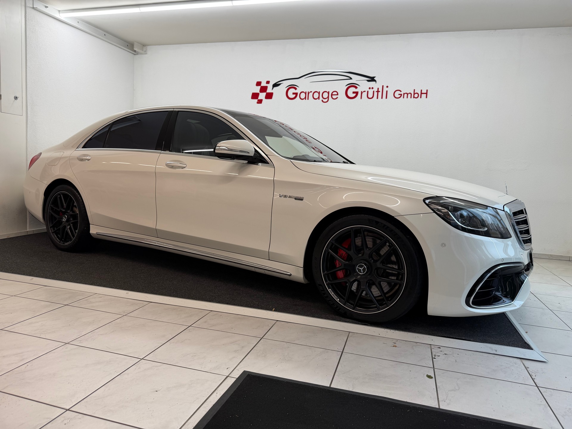 MERCEDES-BENZ S 63 V8 AMG 4matic+ lang-showroom-element-1