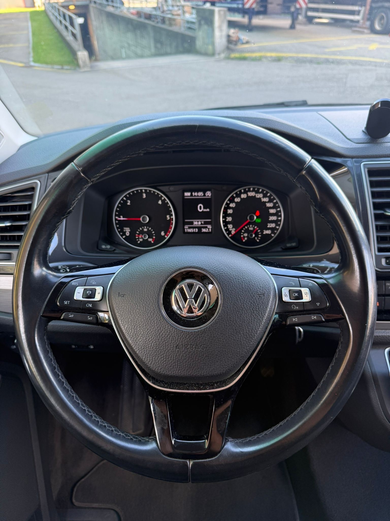 VW T6 Multivan 2.0 TDI Comfort. '70 Jahre Bulli' DSG-image-12