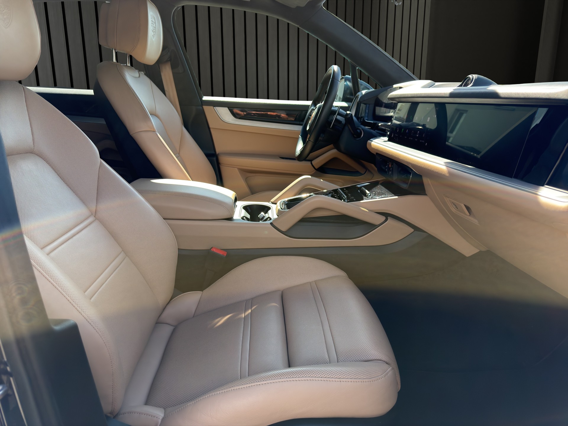 PORSCHE Cayenne 4.0 V8 Turbo E-Hybrid-image-17
