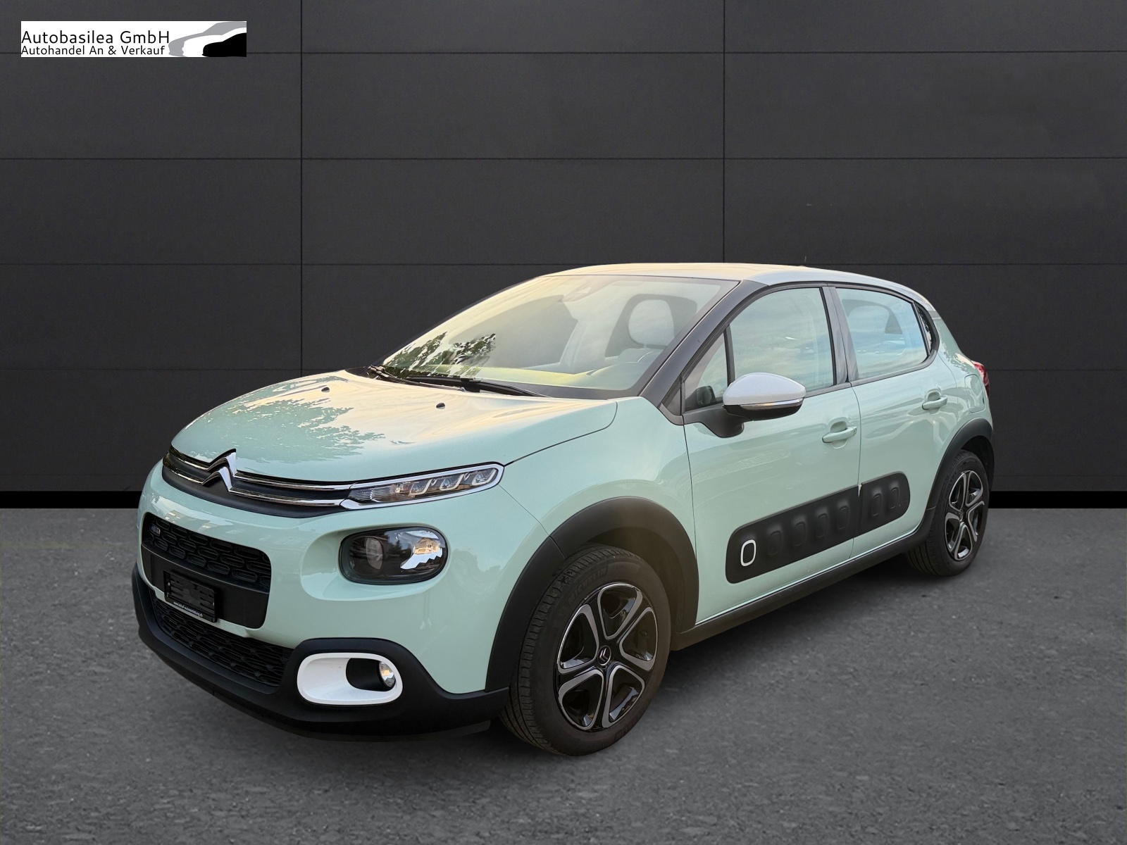 CITROEN C3 1.2i PureTech Shine-showroom-element-1
