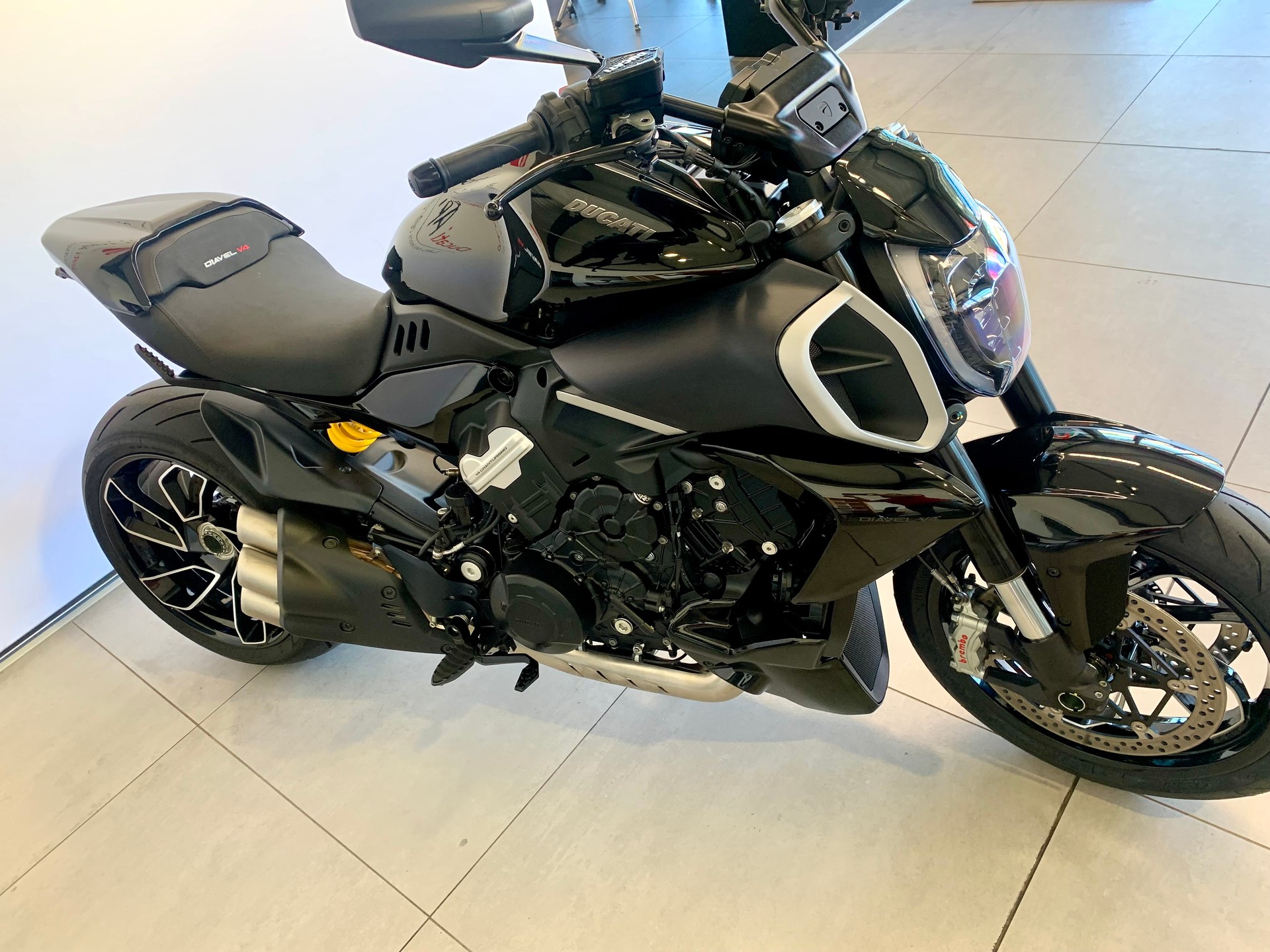 DUCATI Diavel V4-image-5