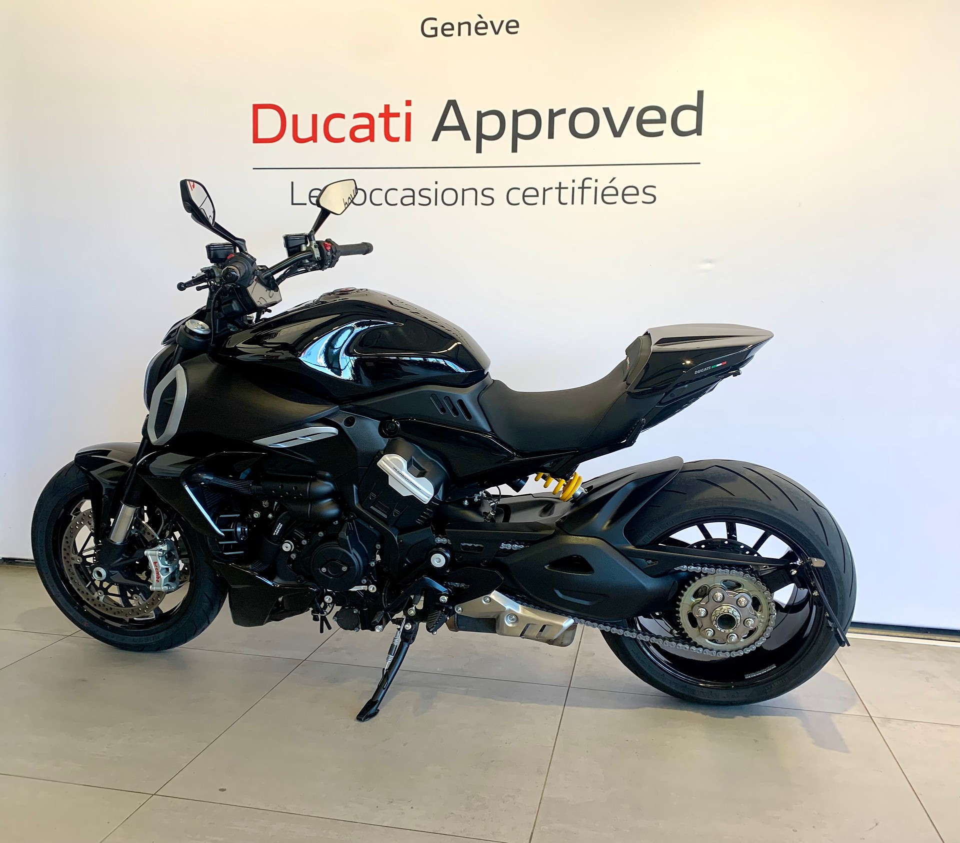 DUCATI Diavel V4-image-1
