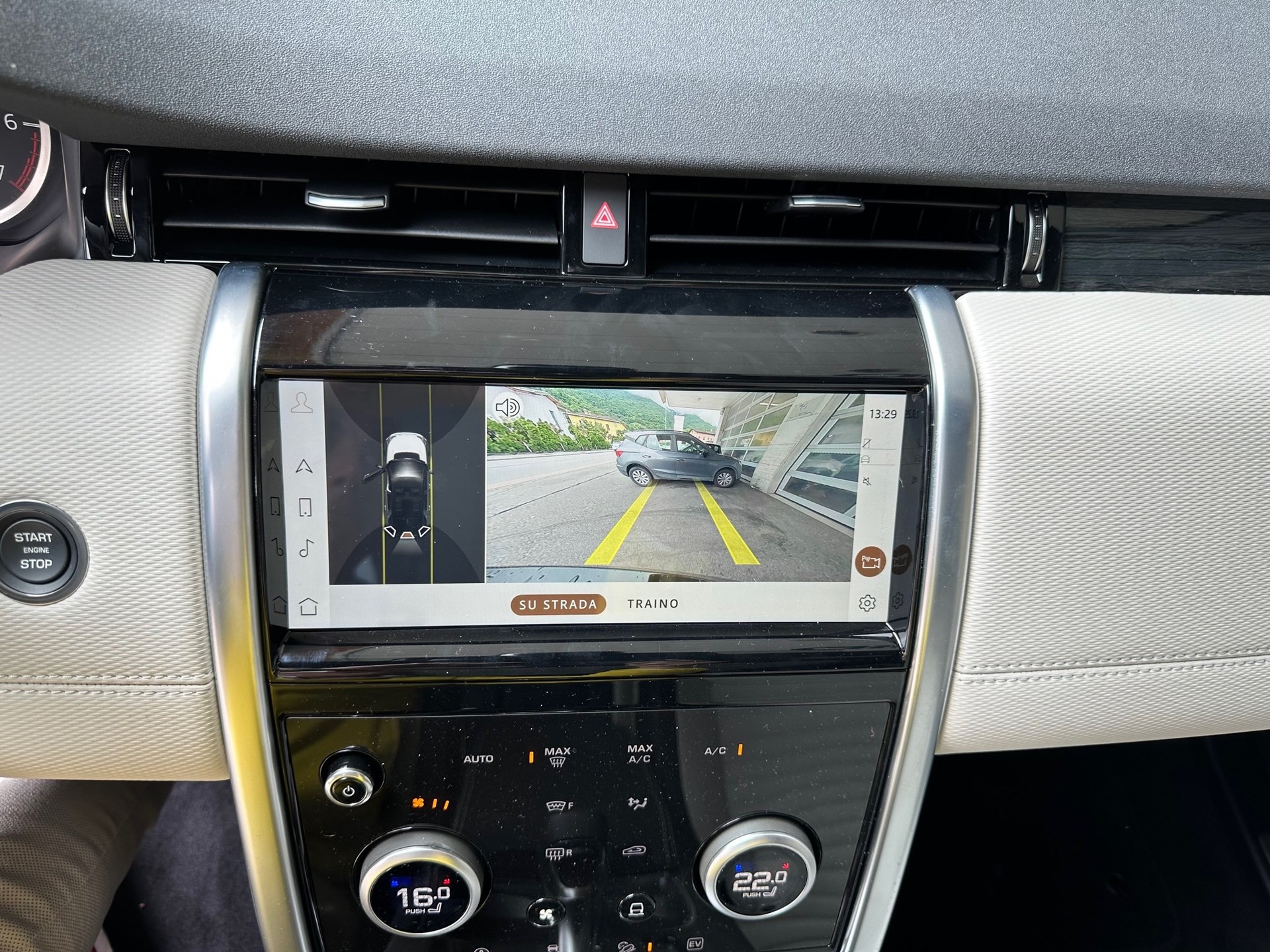 LAND ROVER Discovery Sport R Dyn P300e 1.5 PHEV S AT8-image-9