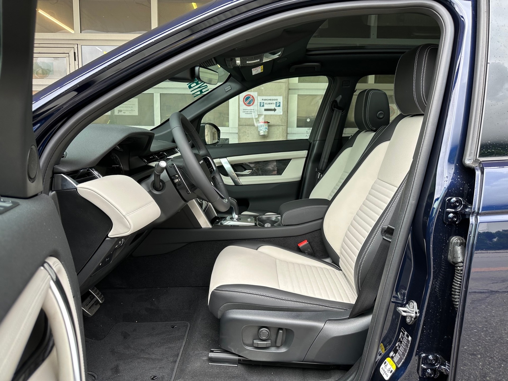 LAND ROVER Discovery Sport R Dyn P300e 1.5 PHEV S AT8-image-5
