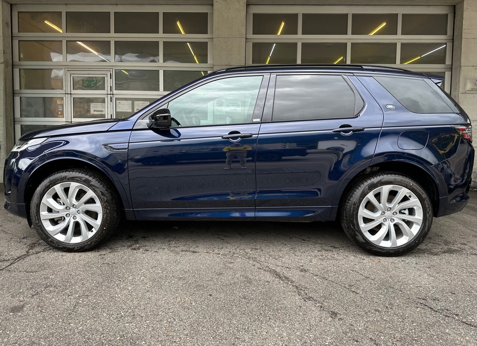 LAND ROVER Discovery Sport R Dyn P300e 1.5 PHEV S AT8-image-1