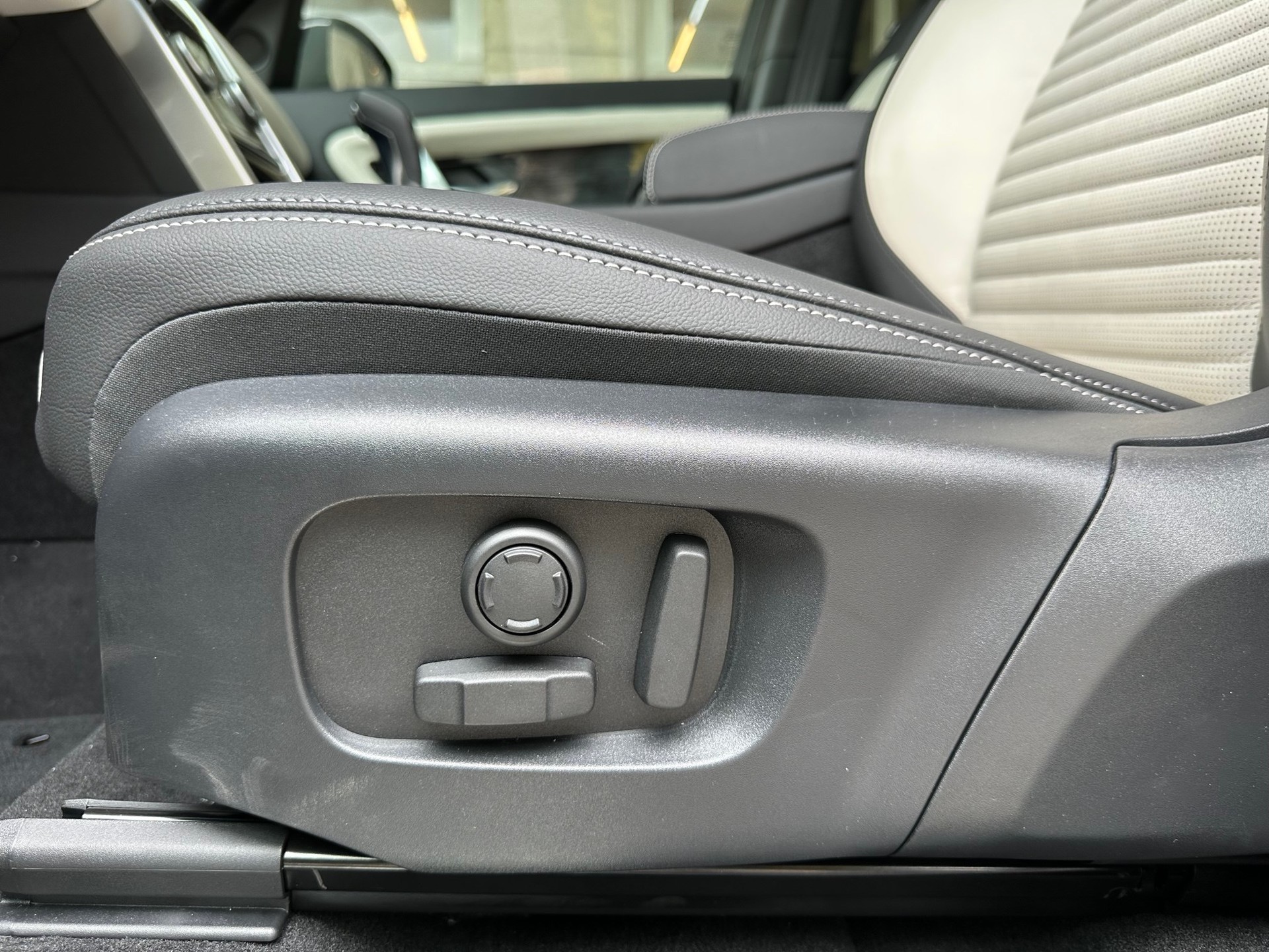 LAND ROVER Discovery Sport R Dyn P300e 1.5 PHEV S AT8-image-11
