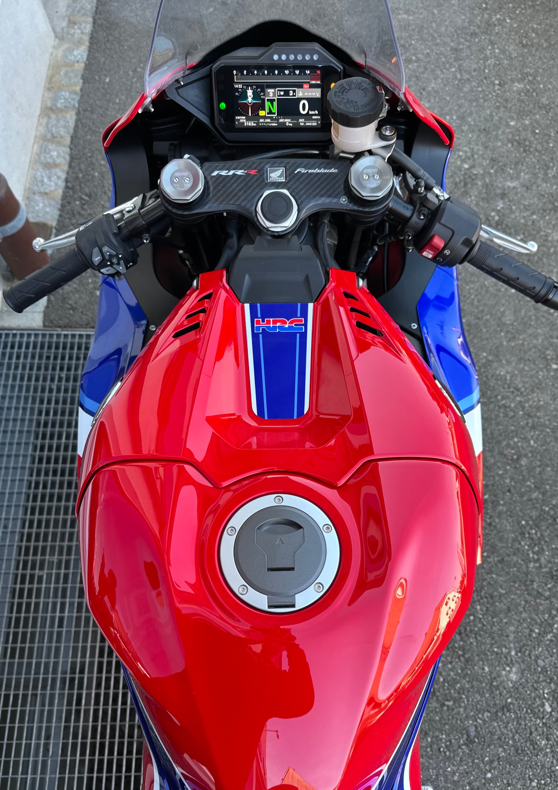 HONDA CBR 1000 RR-R-image-8