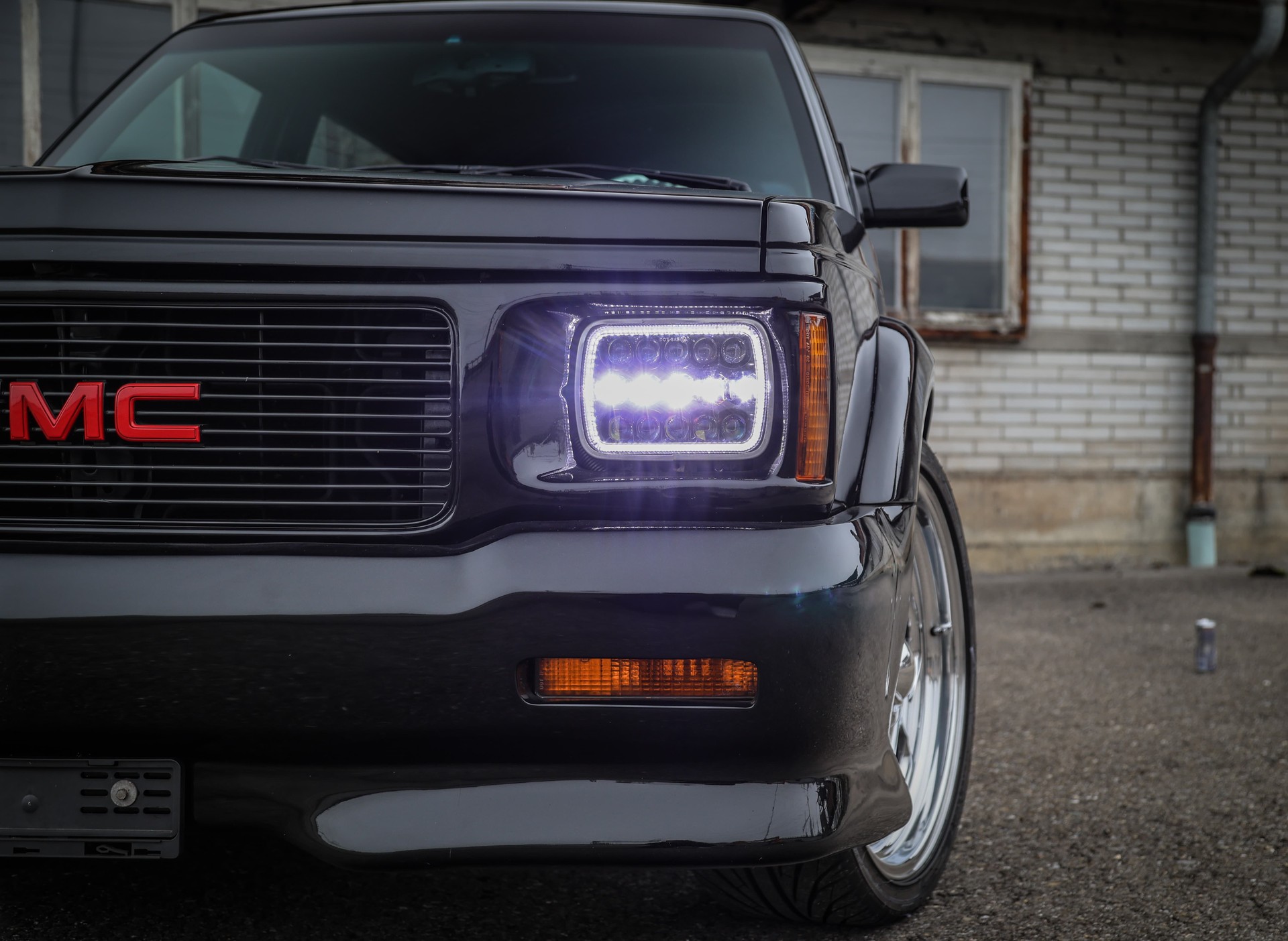 GMC Typhoon-image-2