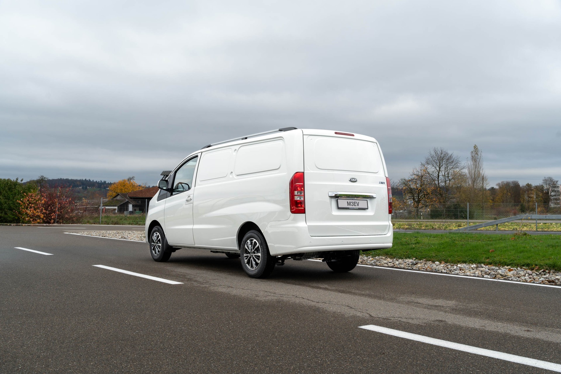 JAC M3EV-showroom-element-3