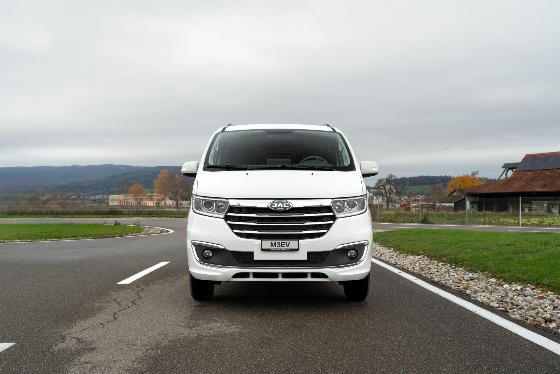 JAC M3EV-showroom-element-1