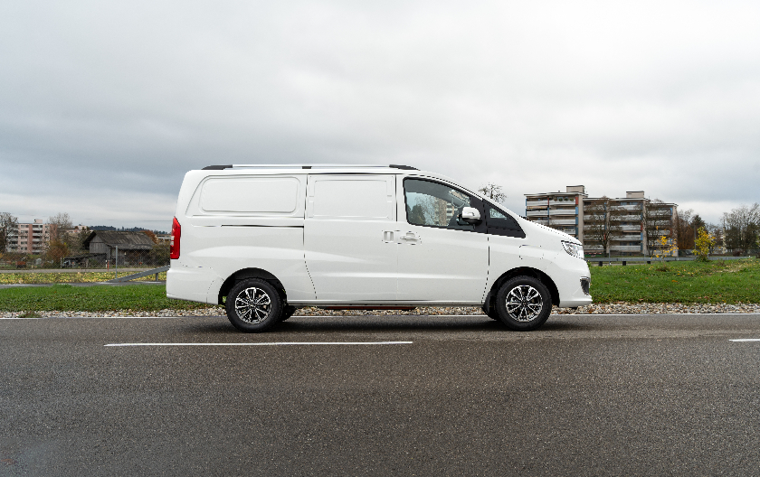 JAC M3EV-showroom-element-2