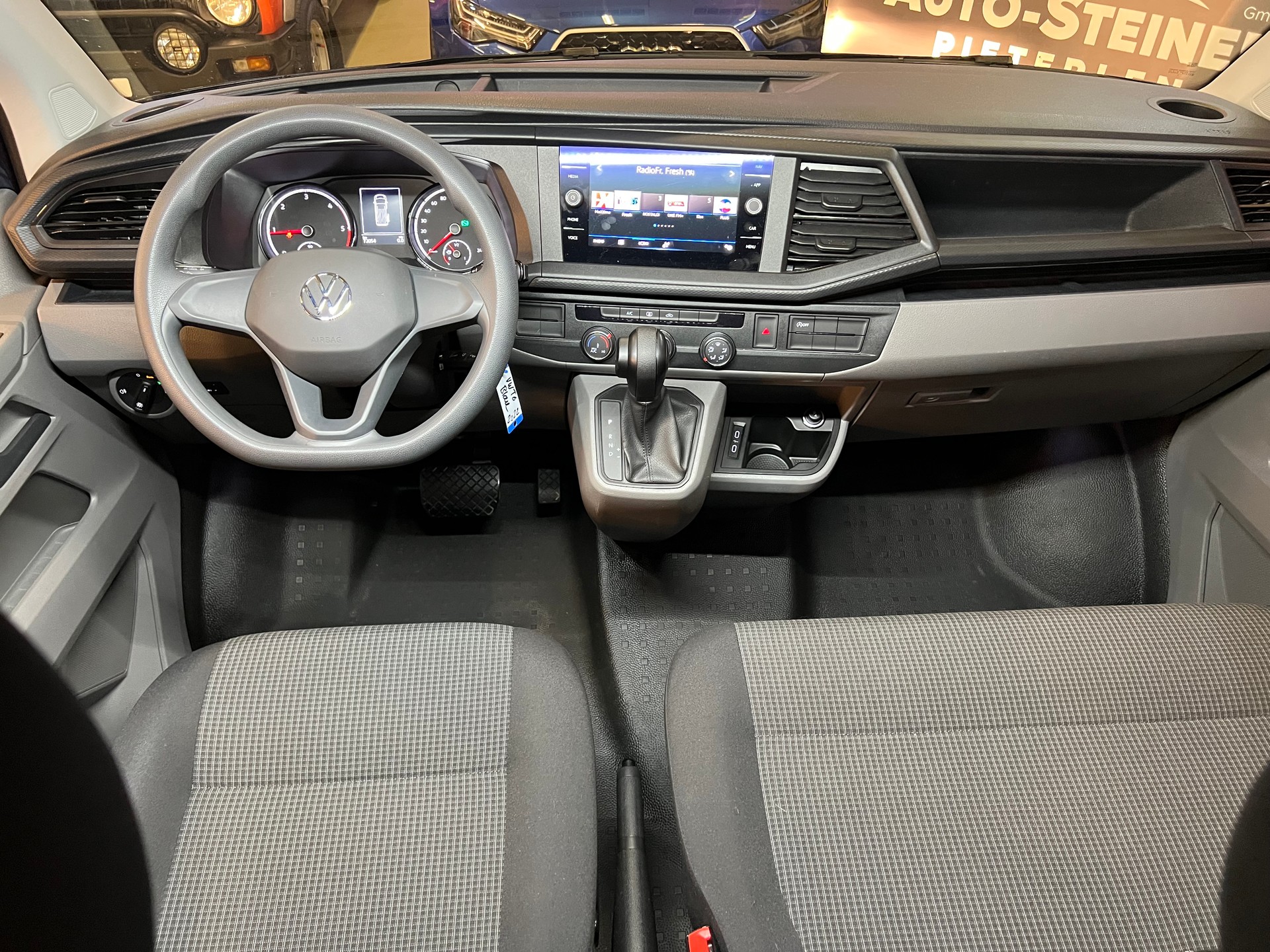 VW VW BUS 9 PLÄTZER AUTOMAT DSG T6.1 2.0 TDI . CH WAGEN. GEPFLEGT. LEASING AB 499.--image-13