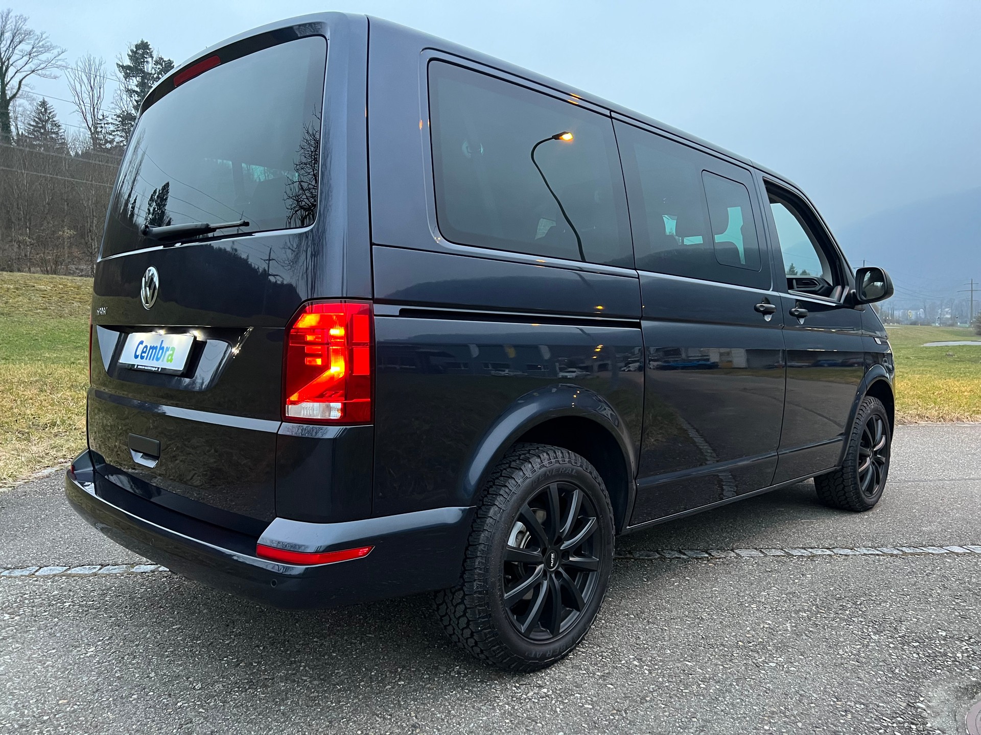 VW VW BUS 9 PLÄTZER AUTOMAT DSG T6.1 2.0 TDI . CH WAGEN. GEPFLEGT. LEASING AB 499.--image-5