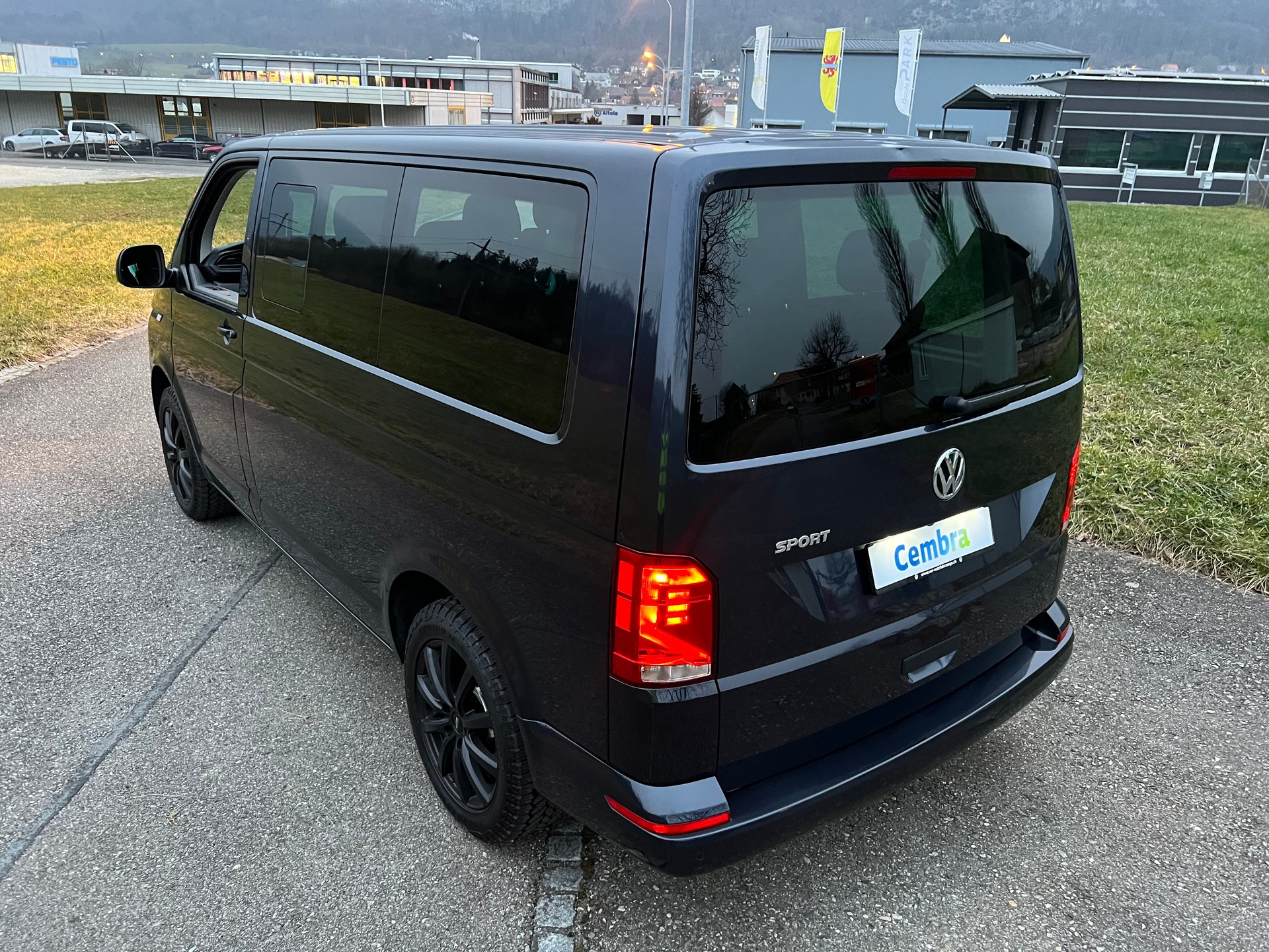 VW VW BUS 9 PLÄTZER AUTOMAT DSG T6.1 2.0 TDI . CH WAGEN. GEPFLEGT. LEASING AB 499.--image-17