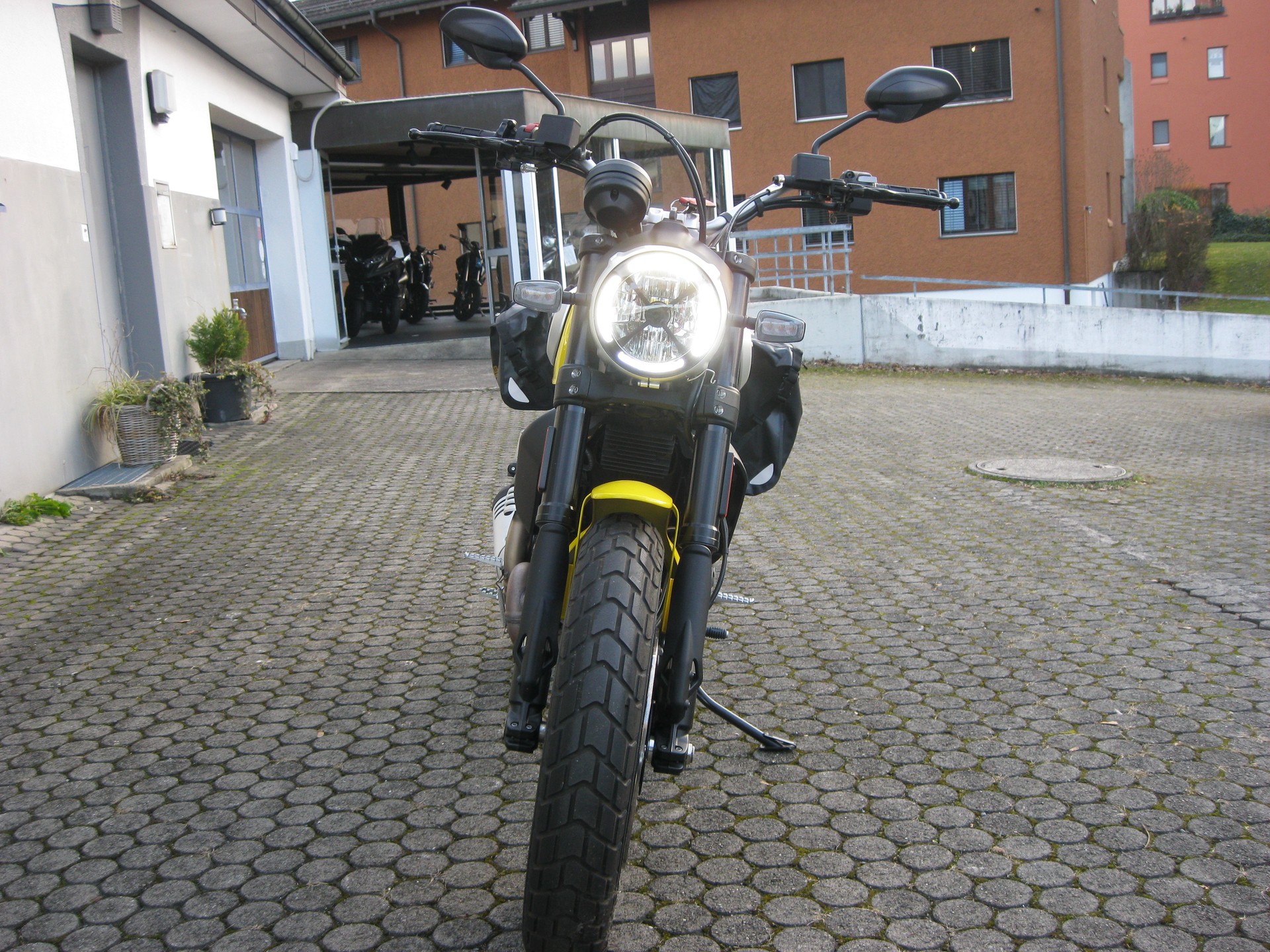 DUCATI Scrambler 800 Classic ABS-image-2