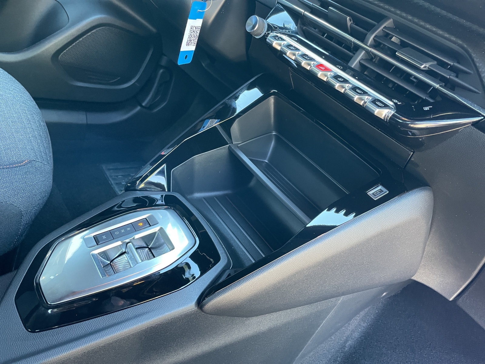 PEUGEOT 2008 NEW 1.2 136 MHEV Style-image-12