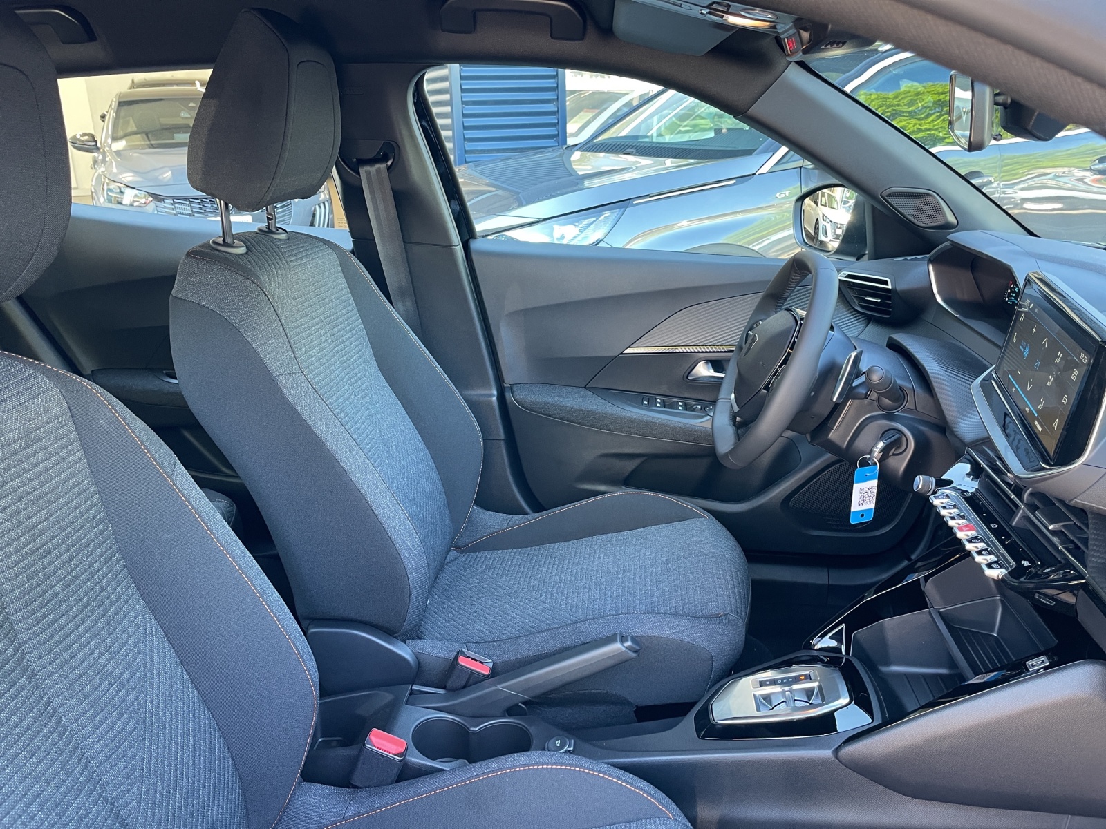 PEUGEOT 2008 NEW 1.2 136 MHEV Style-image-11