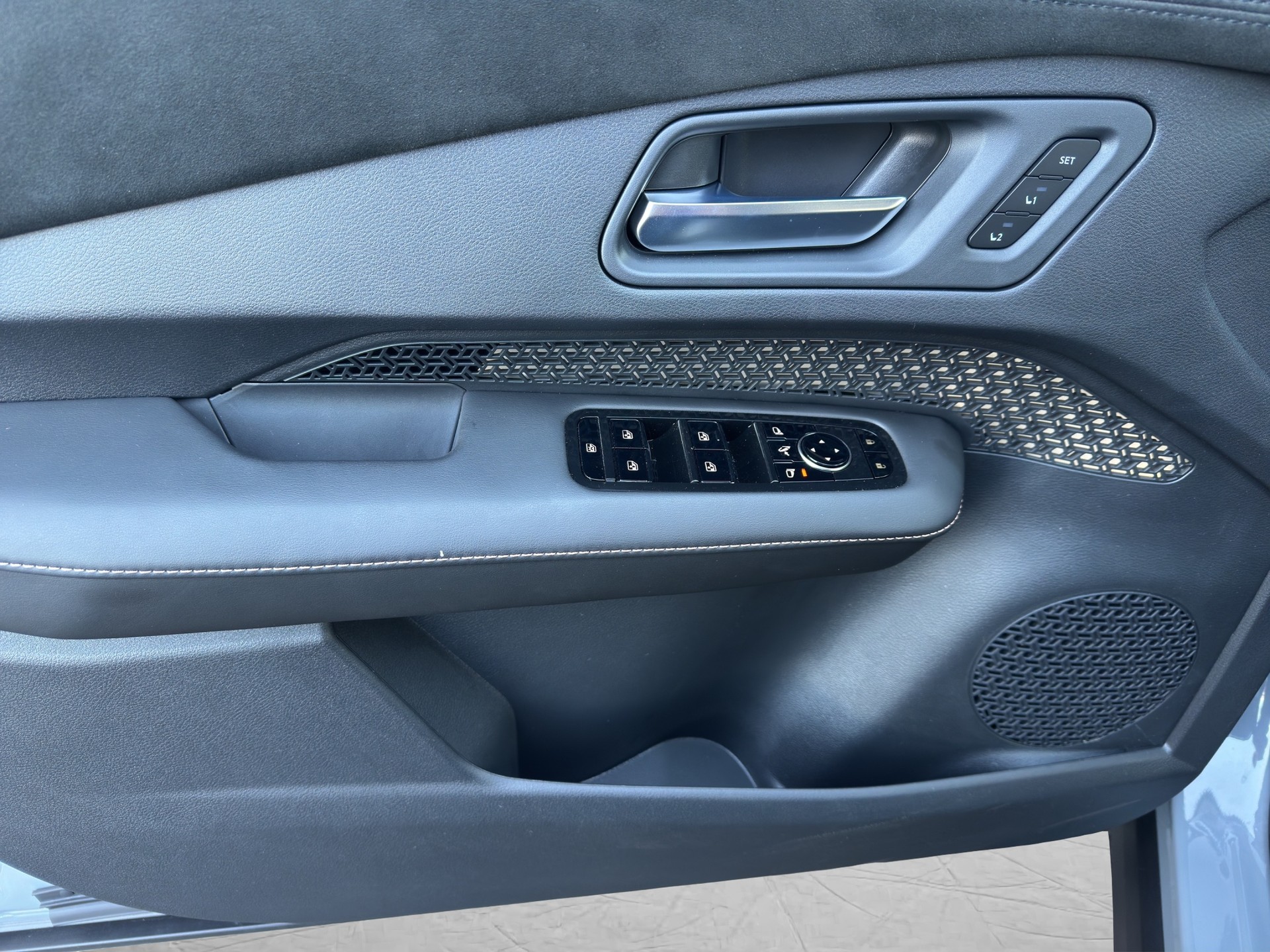 NISSAN Ariya 87 kWh e-4orce Evolve Allrad-image-11