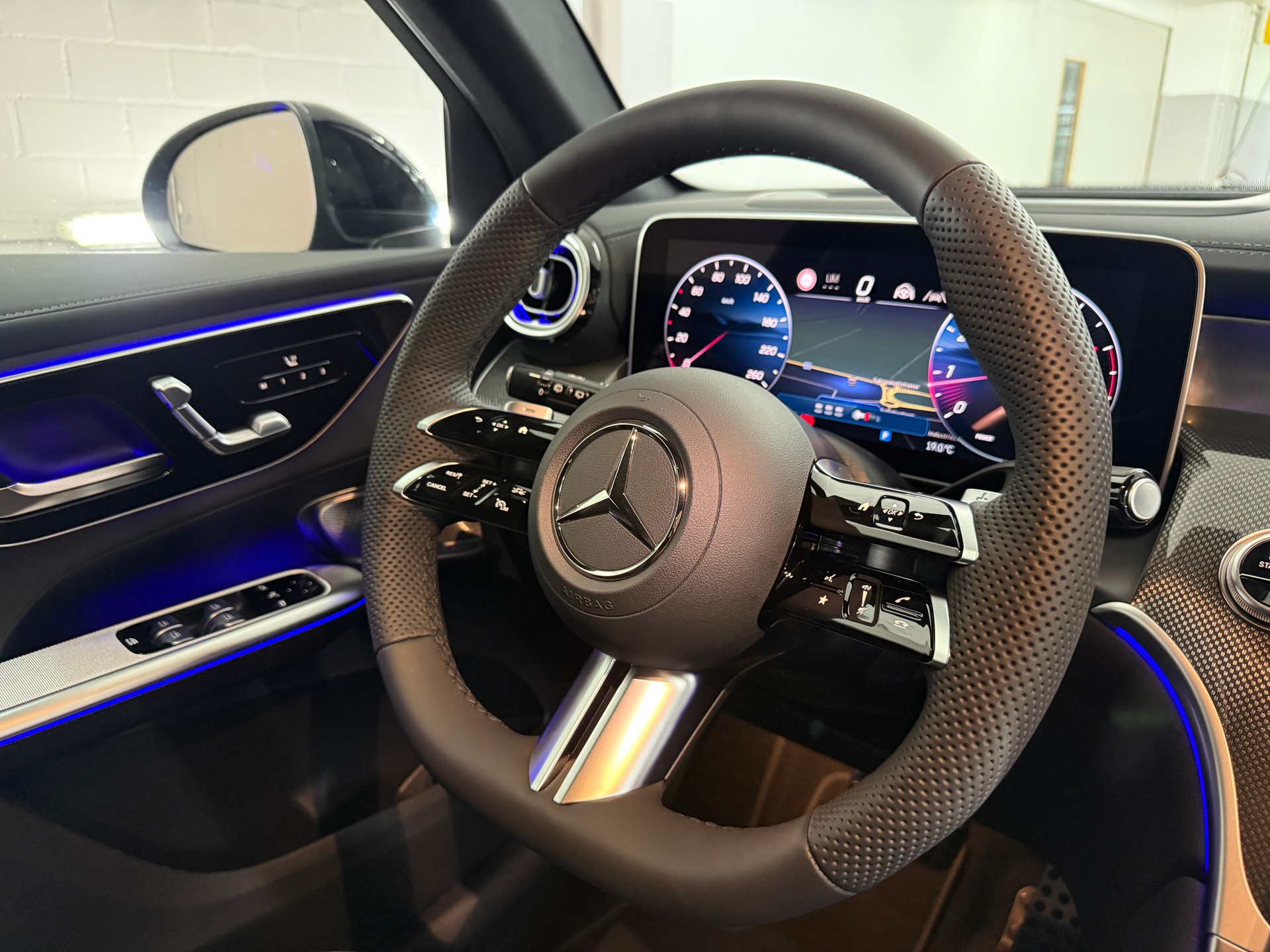 MERCEDES-BENZ GLC 200 4MATIC-image-13