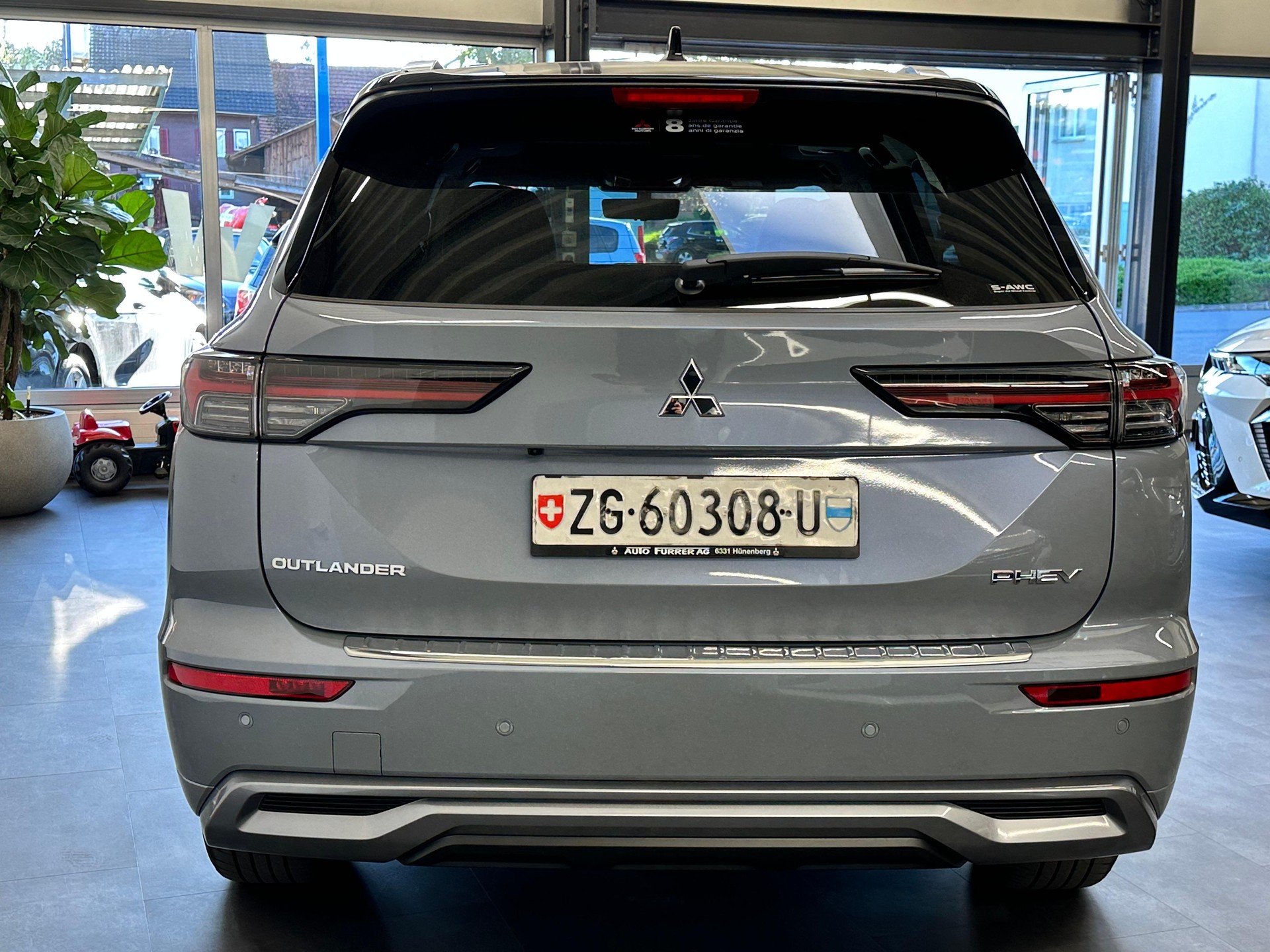 MITSUBISHI Outlander 2.4 PHEV Instyle 4x4-showroom-element-3