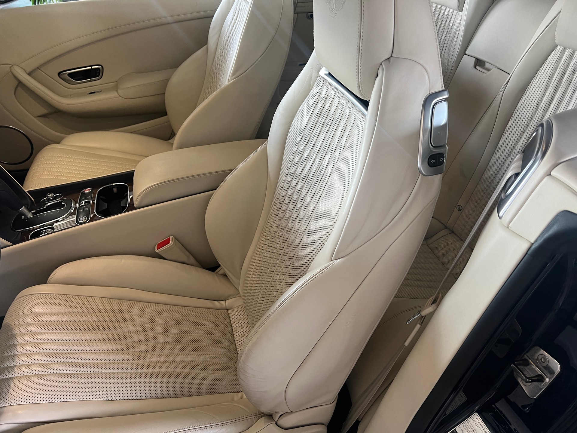 BENTLEY Continental GTC 4.0 V8 / Facelift ab 09/2015-image-6