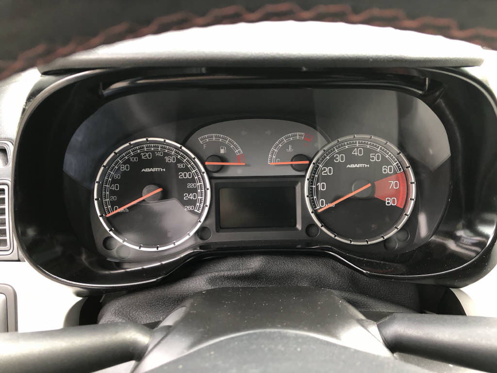 FIAT Punto 1.4 16V T-Jet Abarth-showroom-element-2