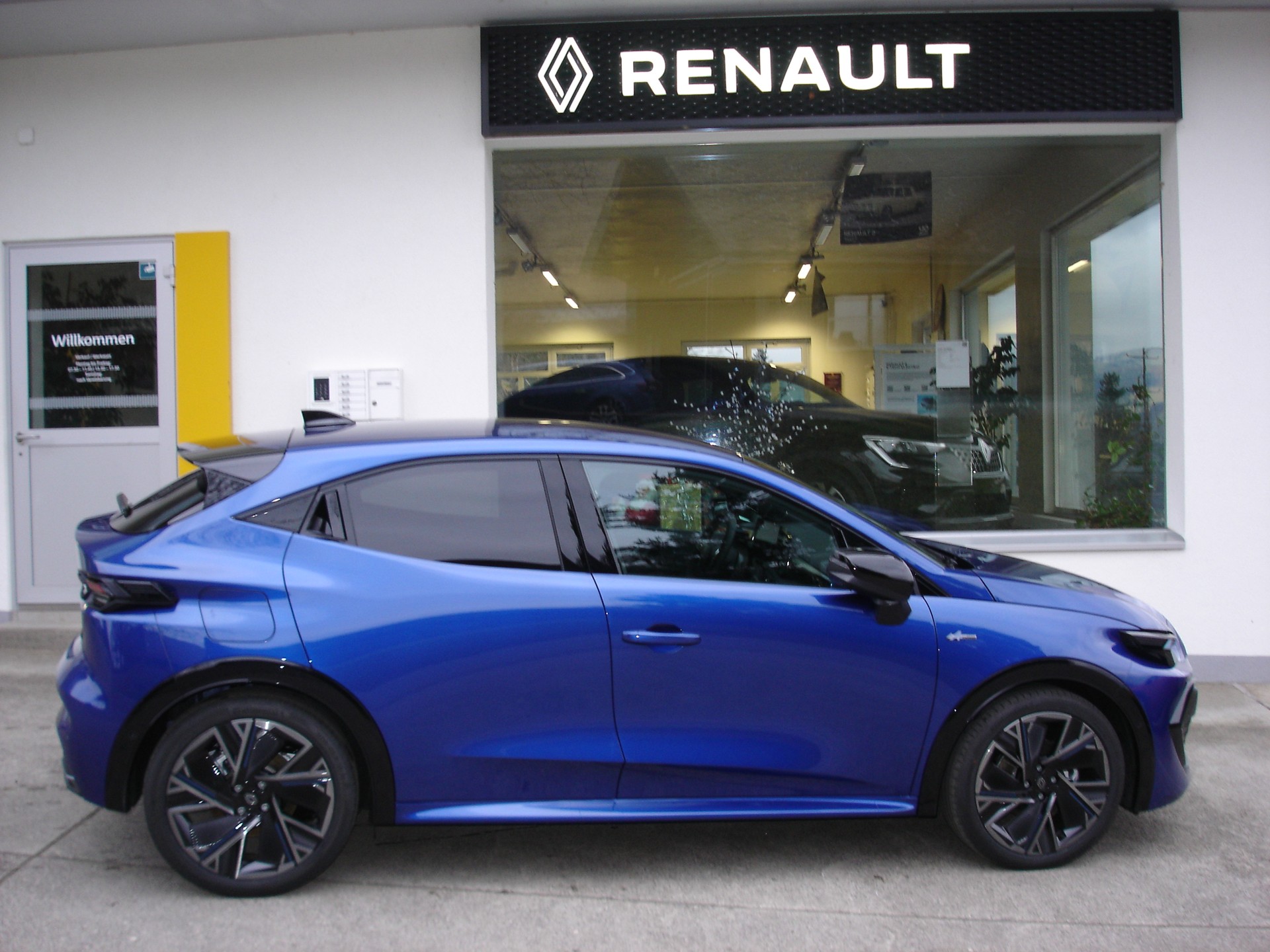 RENAULT Clio 1.8 E-Tech Esprit Alpine-showroom-element-2