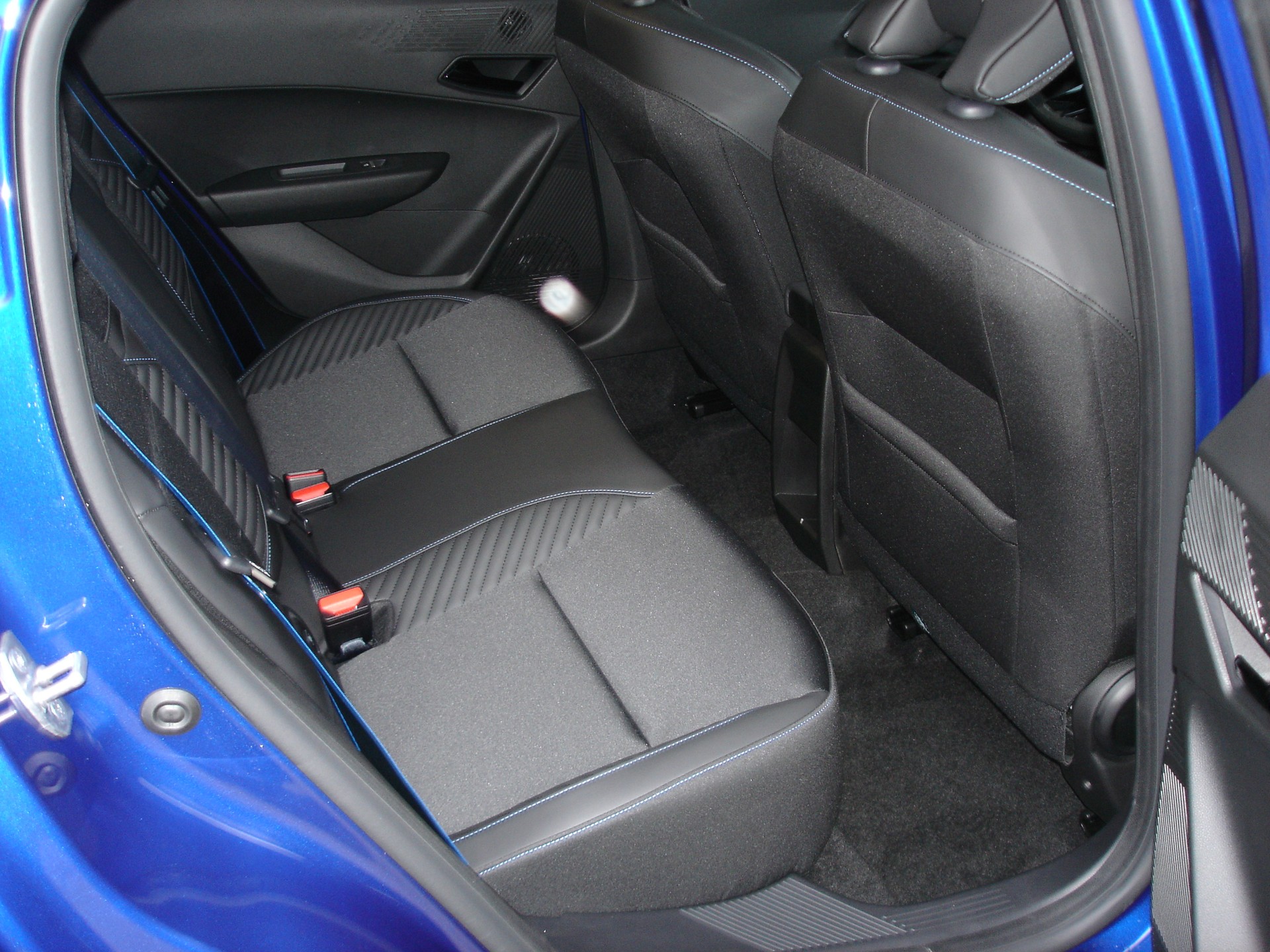 RENAULT Clio 1.8 E-Tech Esprit Alpine-image-8
